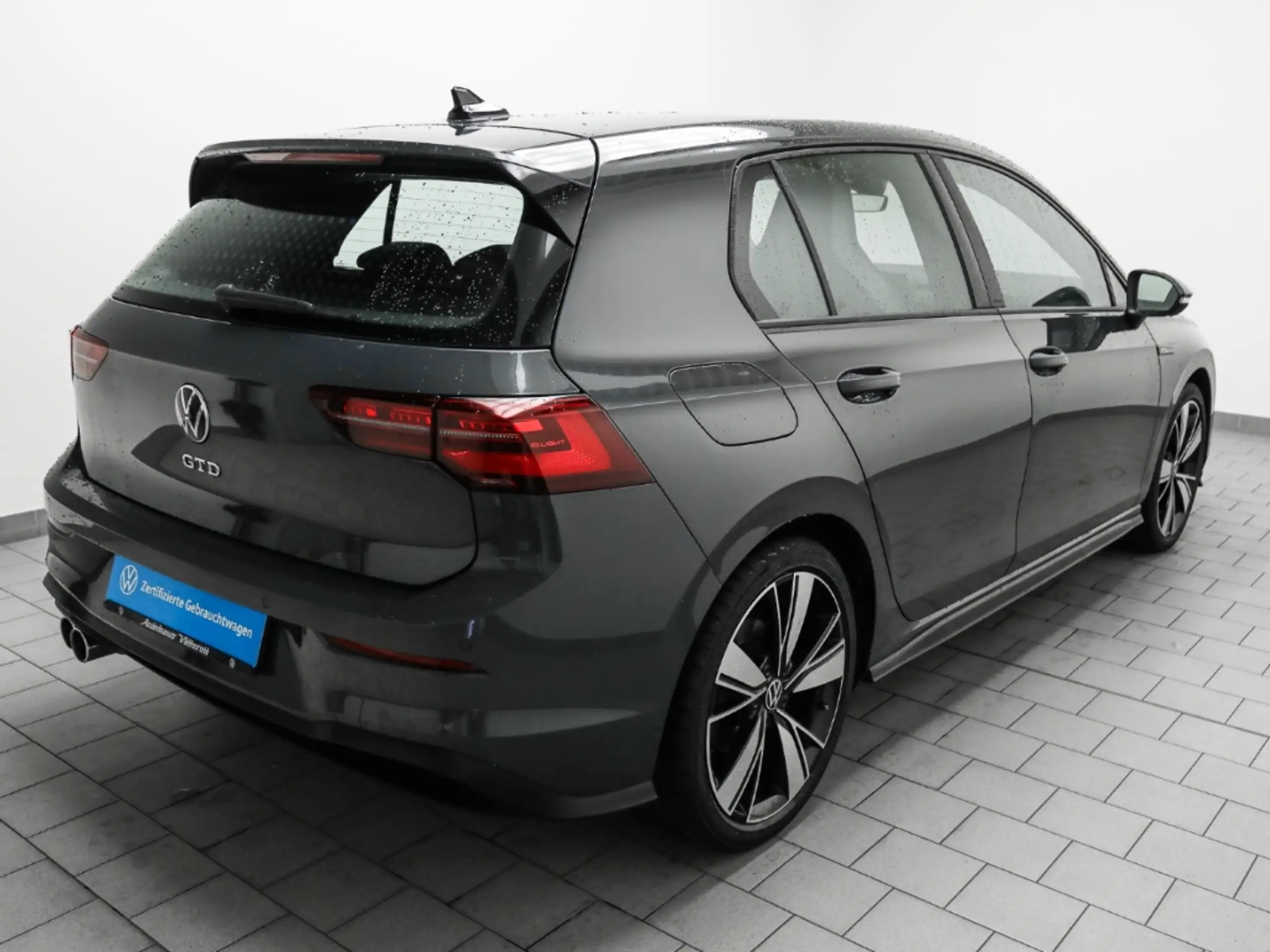 Volkswagen - Golf