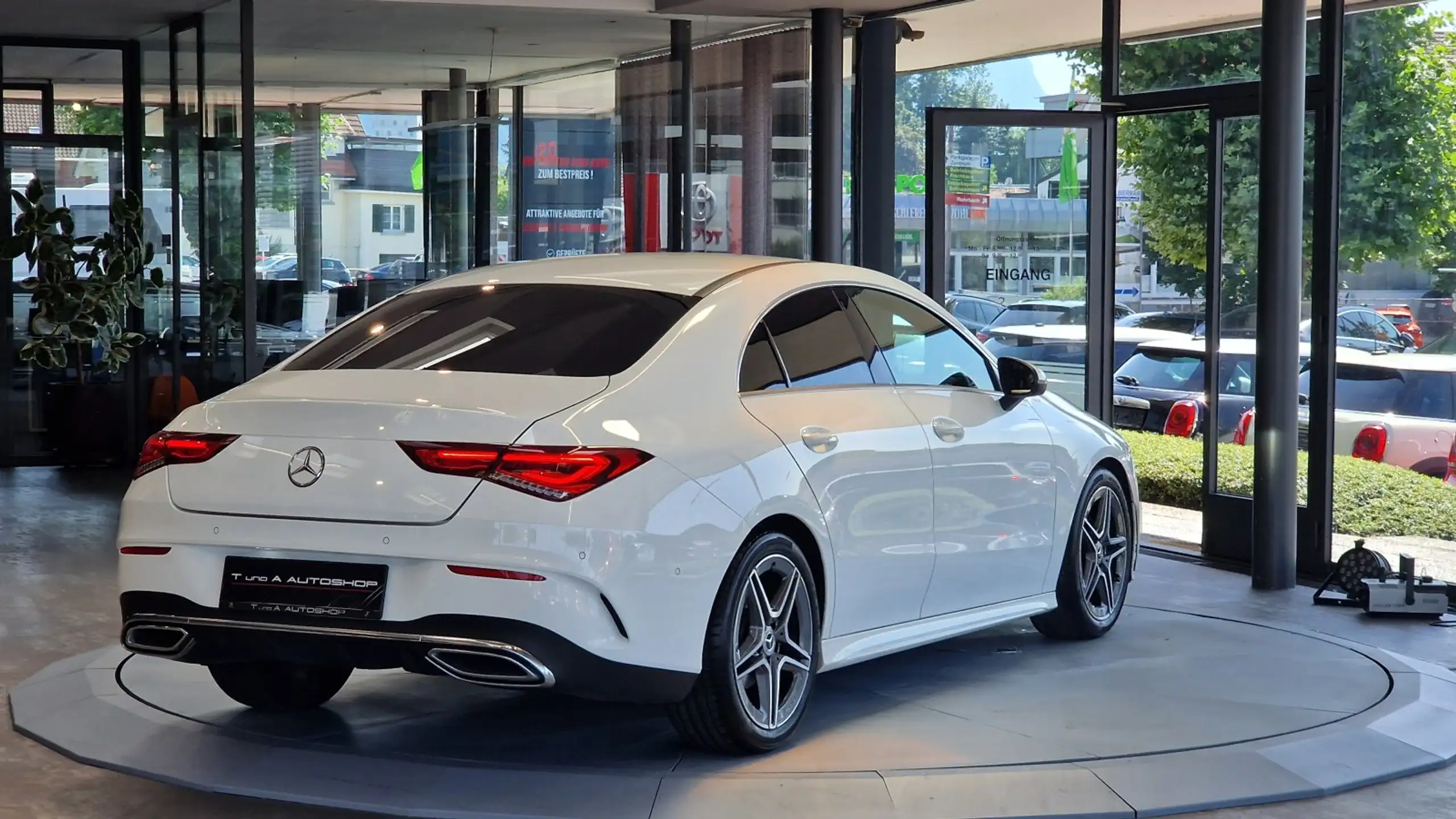 Mercedes-Benz - CLA 180