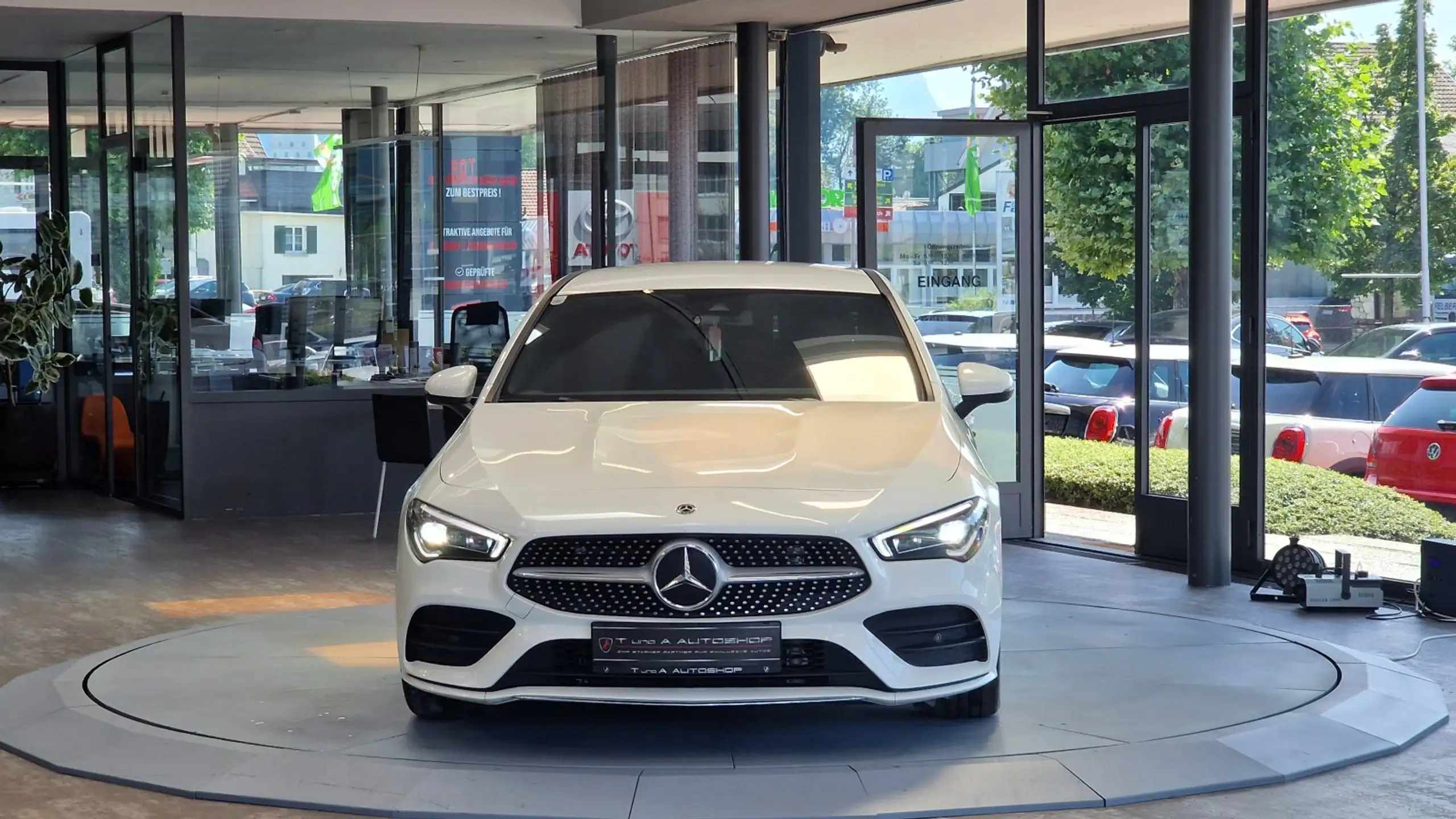 Mercedes-Benz - CLA 180