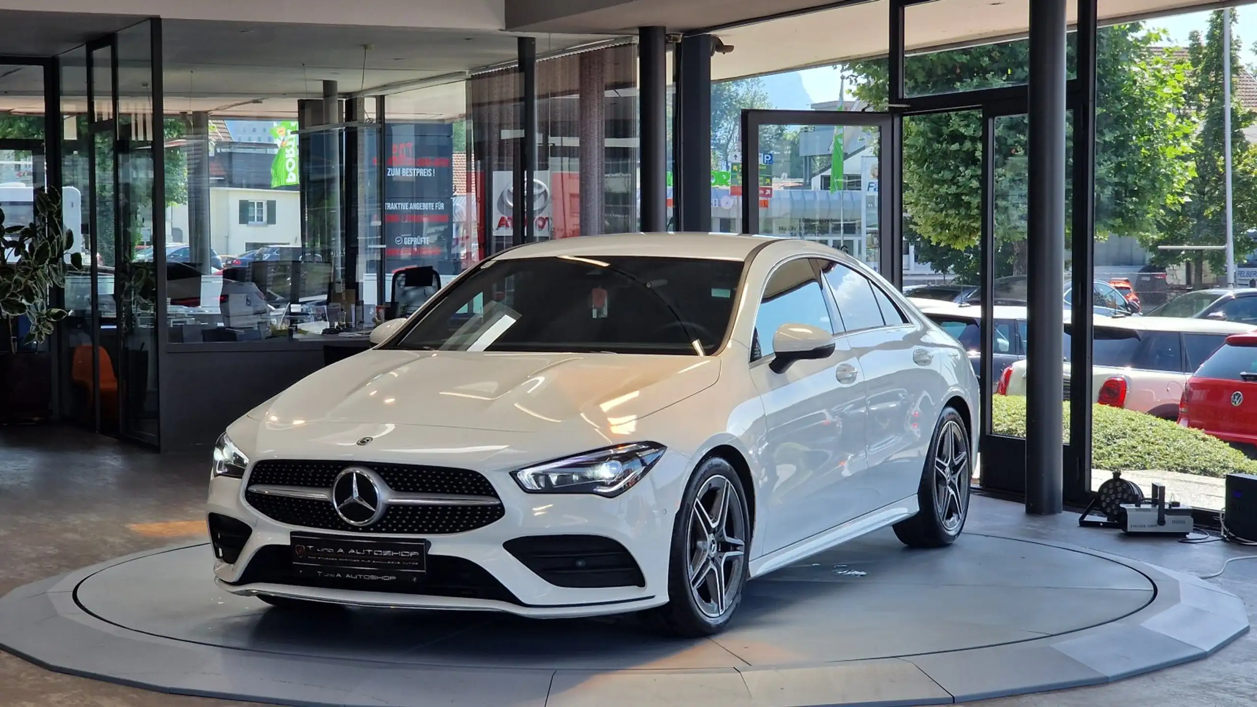 Mercedes-Benz - CLA 180