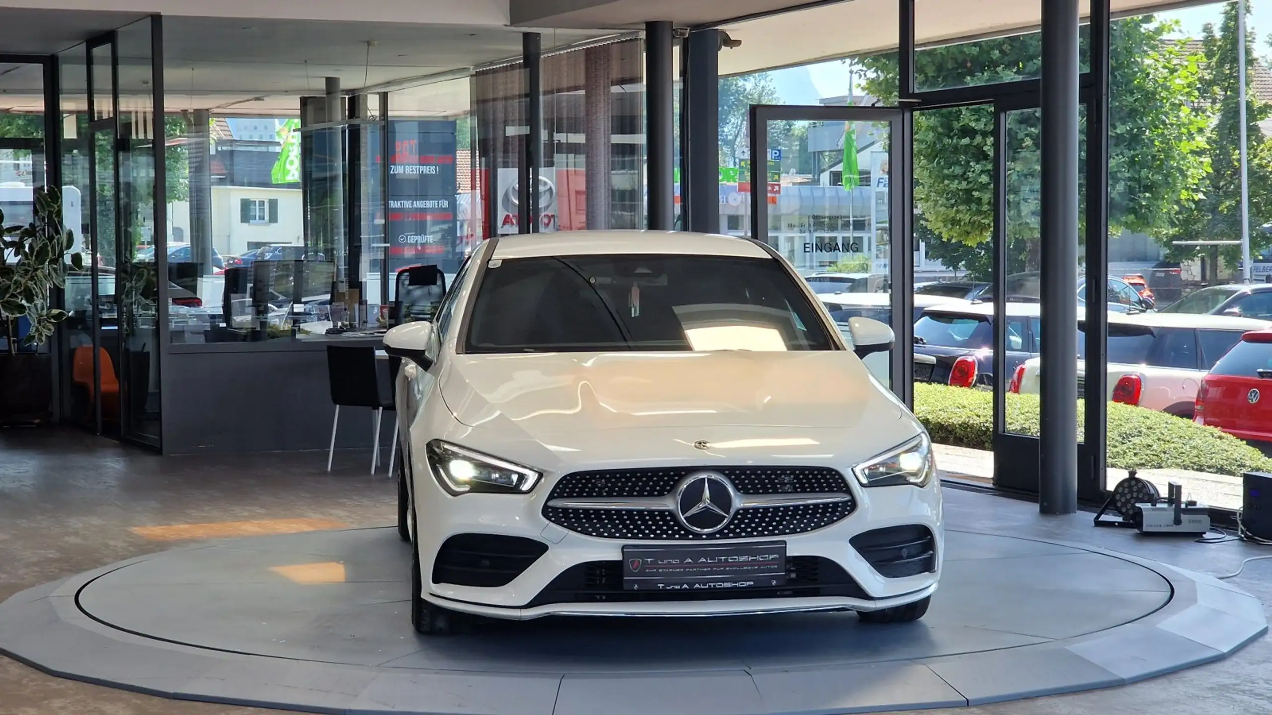 Mercedes-Benz - CLA 180