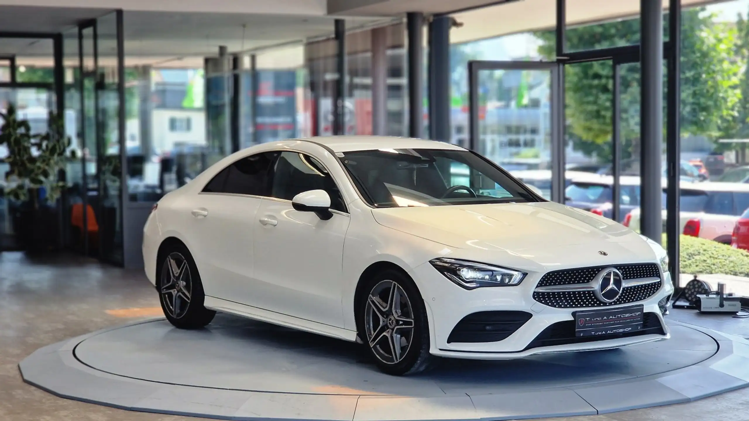 Mercedes-Benz - CLA 180