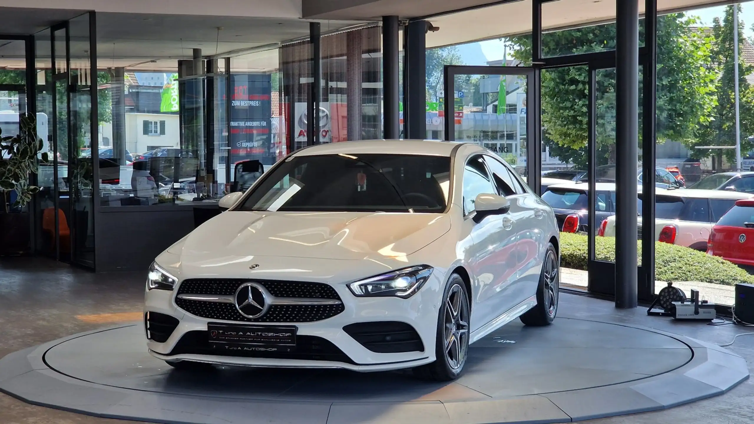 Mercedes-Benz - CLA 180