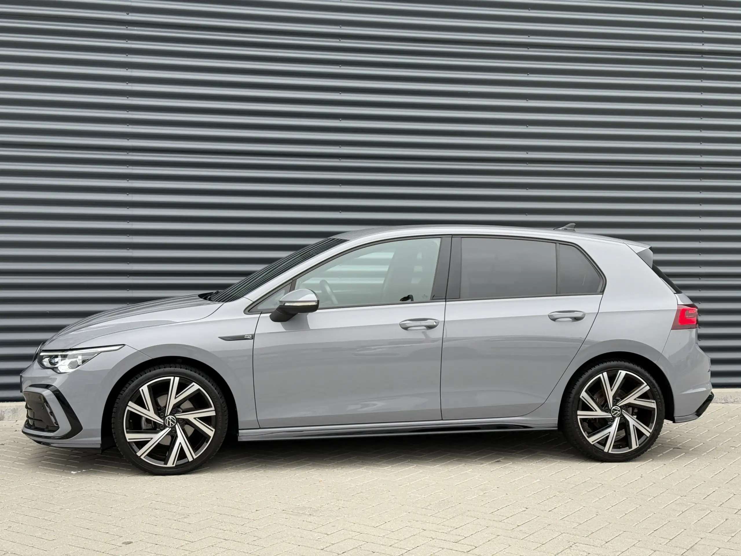 Volkswagen - Golf