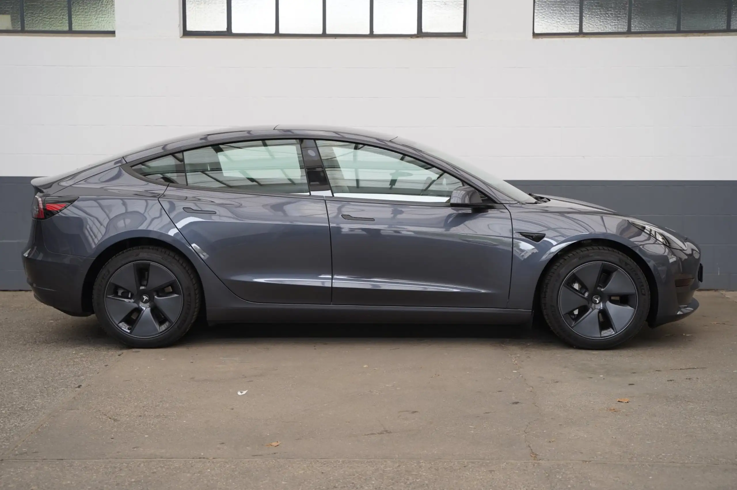 Tesla - Model 3