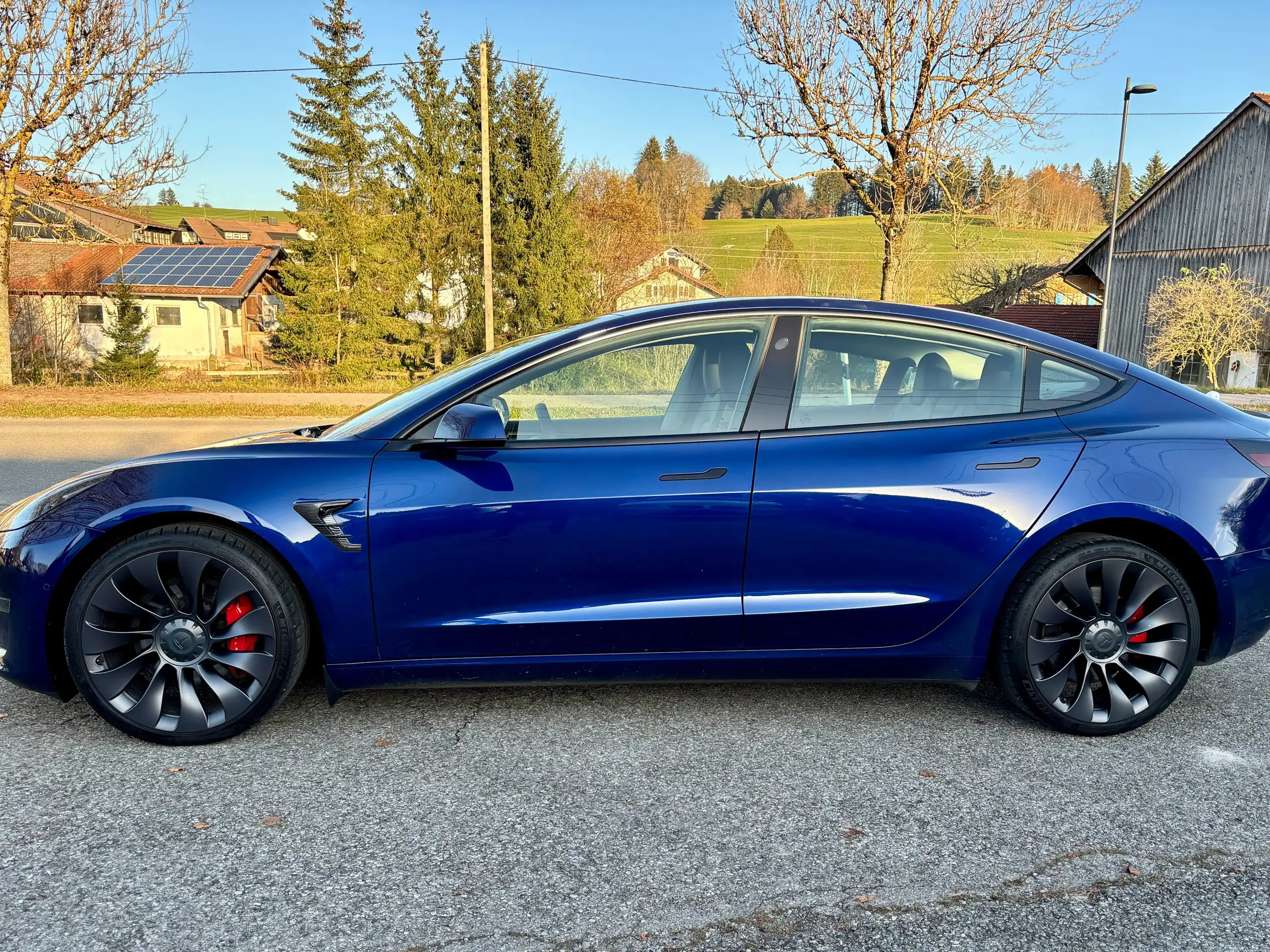 Tesla - Model 3