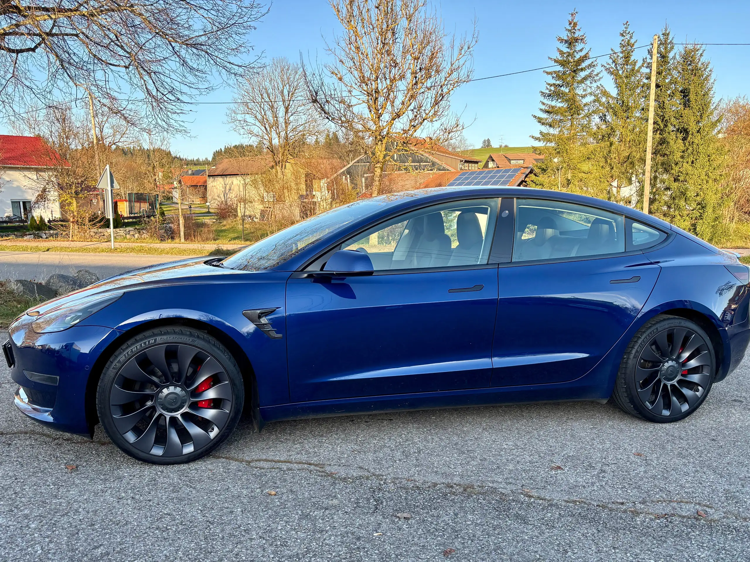 Tesla - Model 3