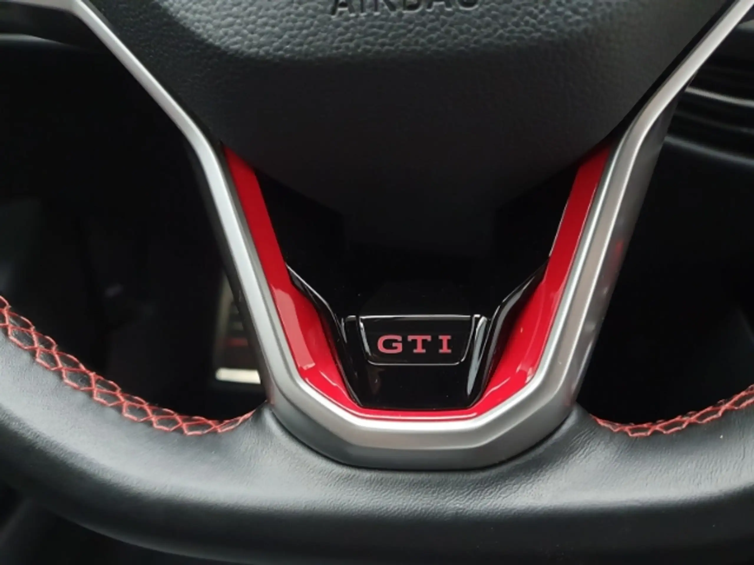 Volkswagen - Golf GTI