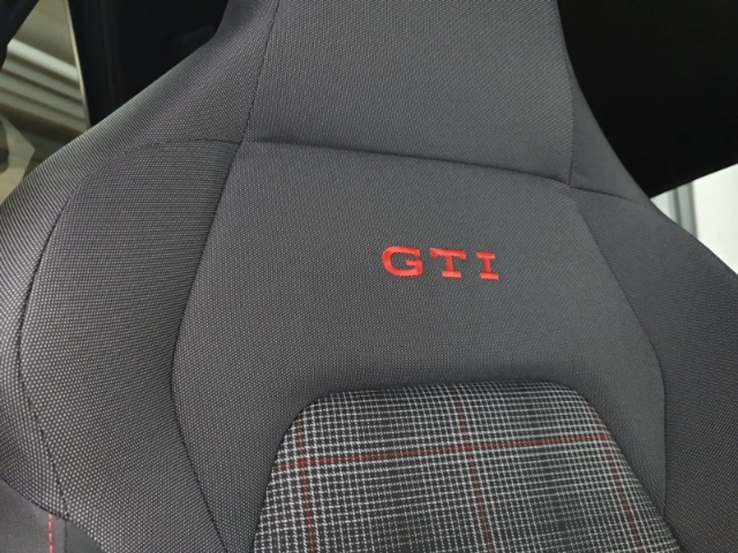 Volkswagen - Golf GTI