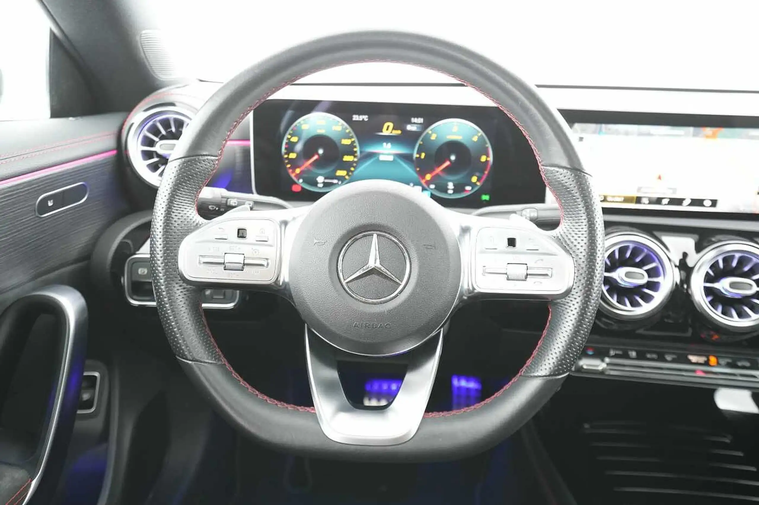 Mercedes-Benz - CLA 200