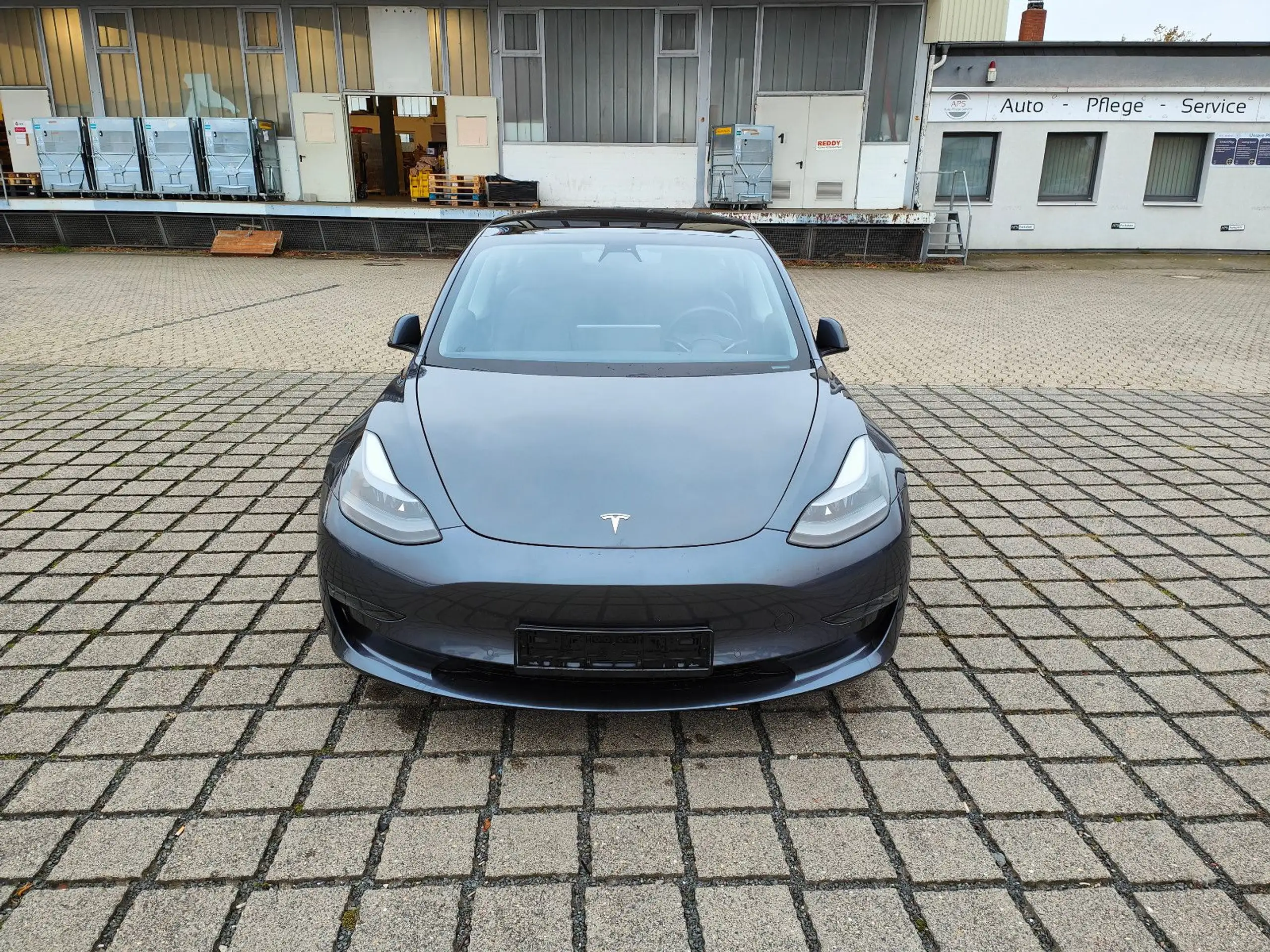 Tesla - Model 3