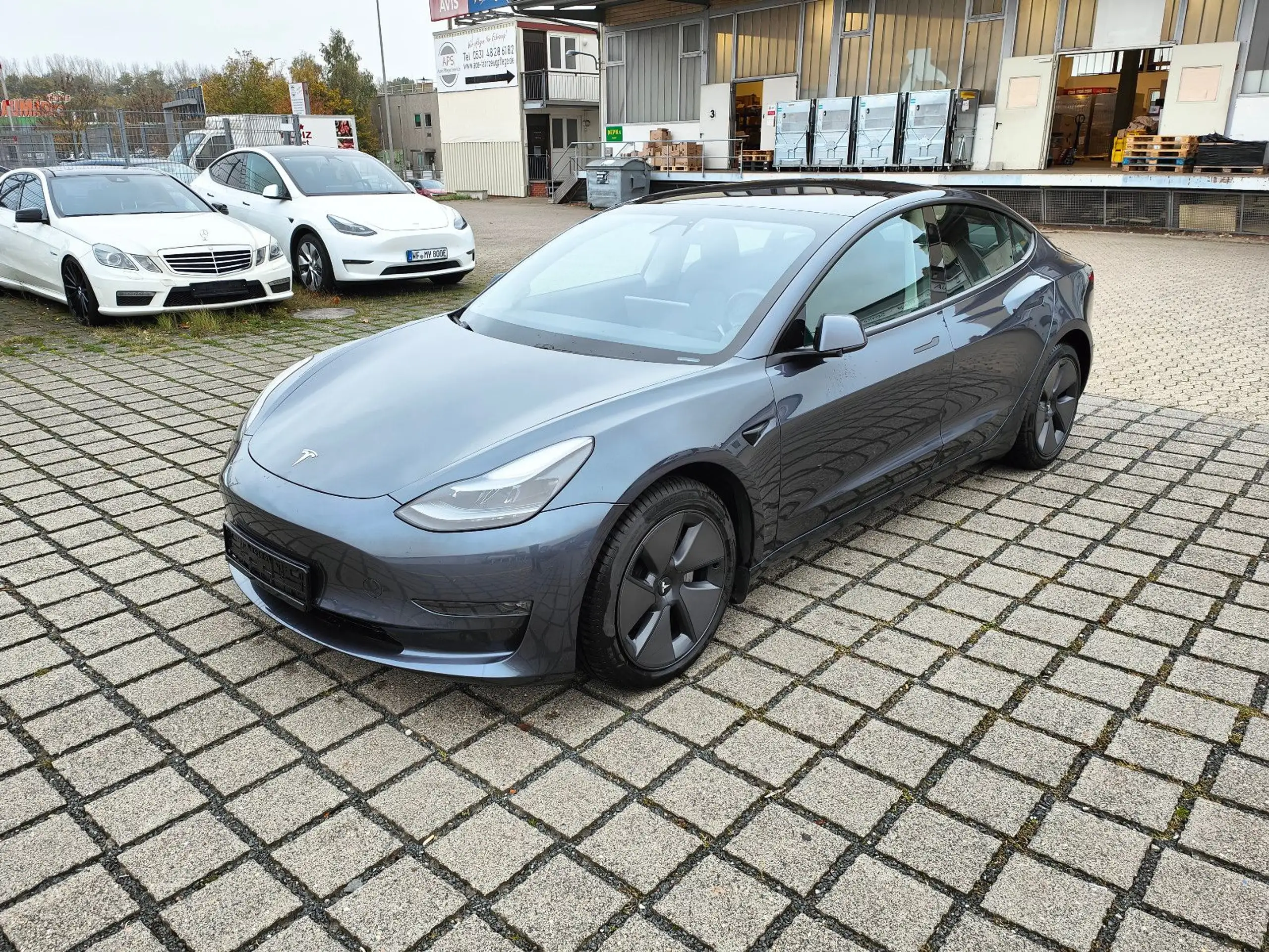 Tesla - Model 3