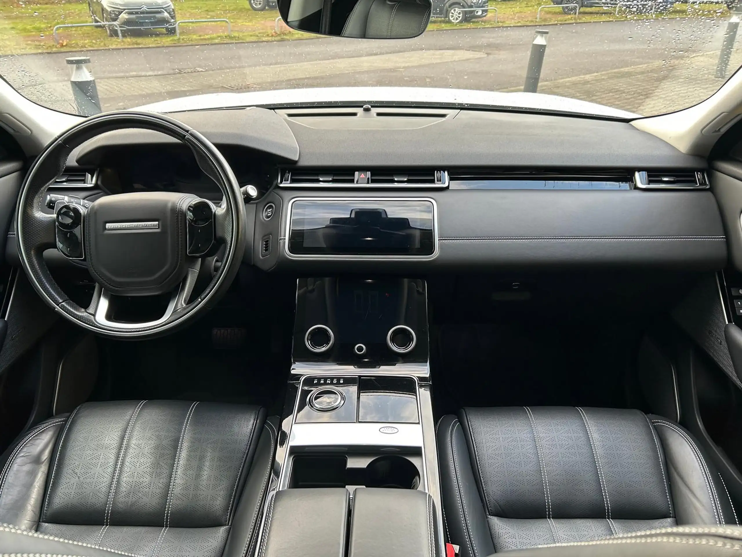 Land Rover - Range Rover Velar