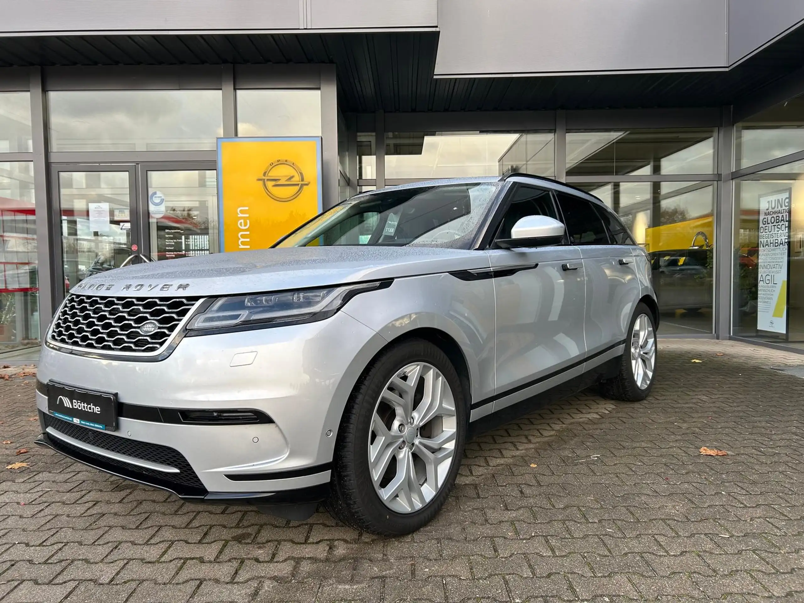 Land Rover - Range Rover Velar