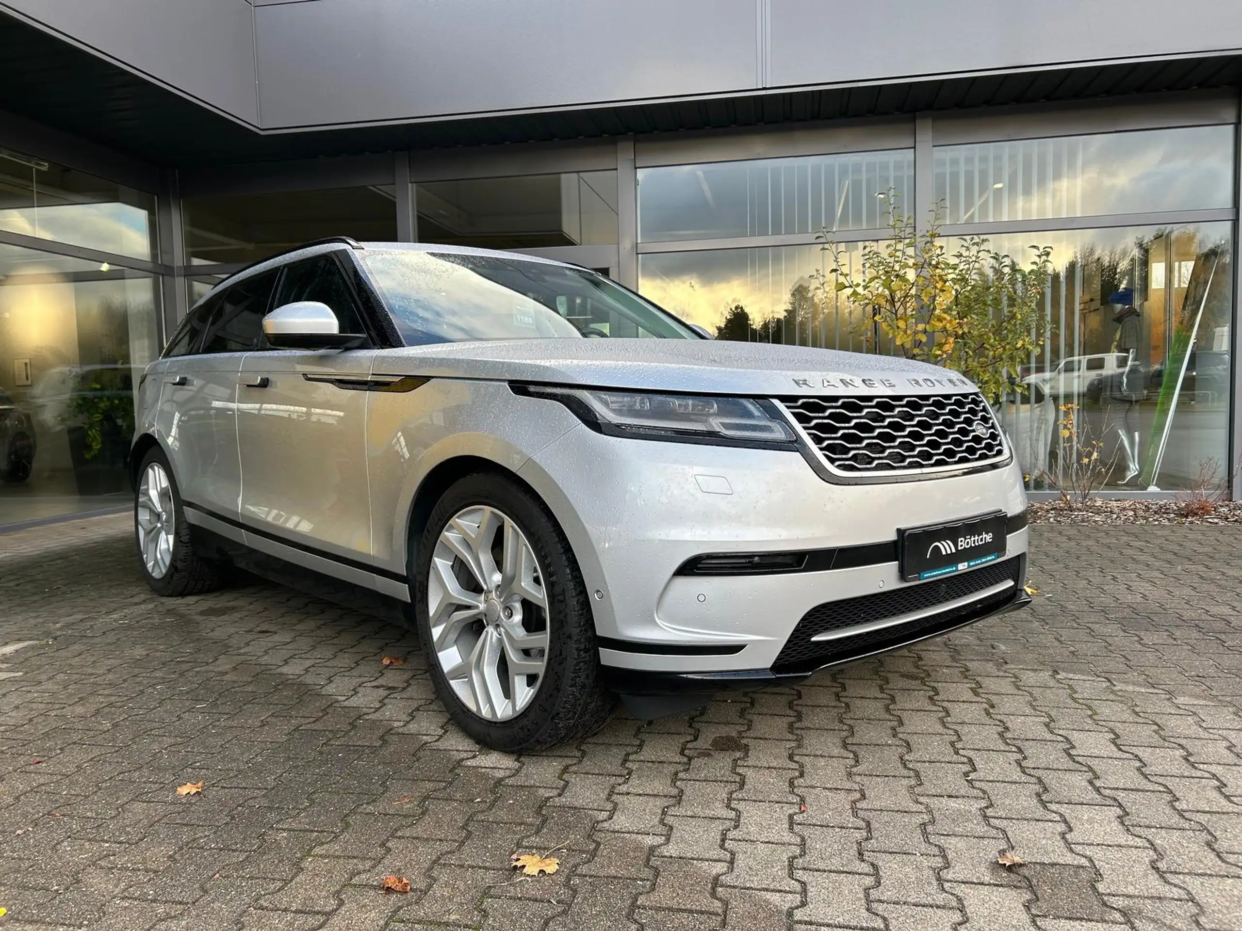 Land Rover - Range Rover Velar