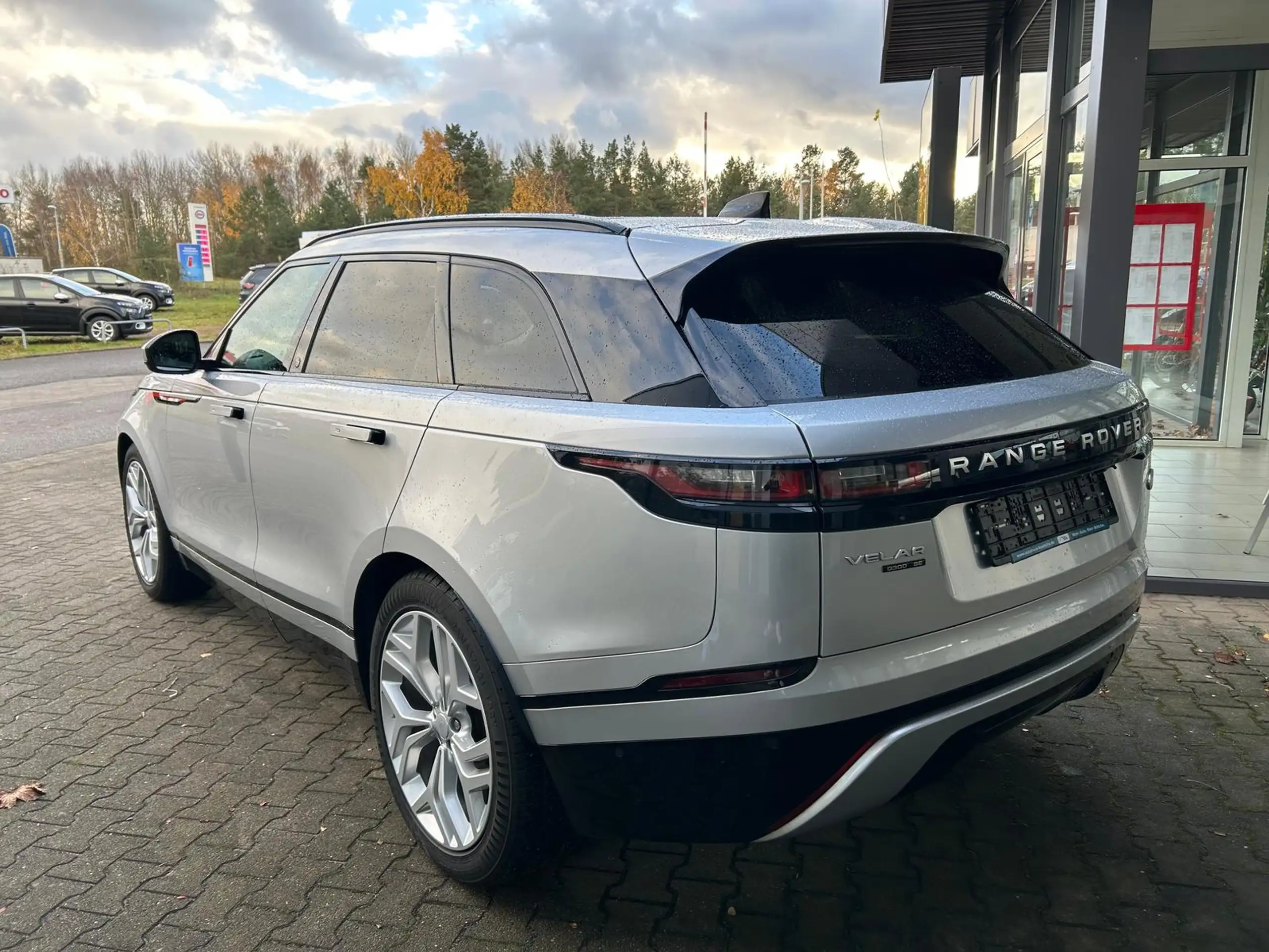 Land Rover - Range Rover Velar