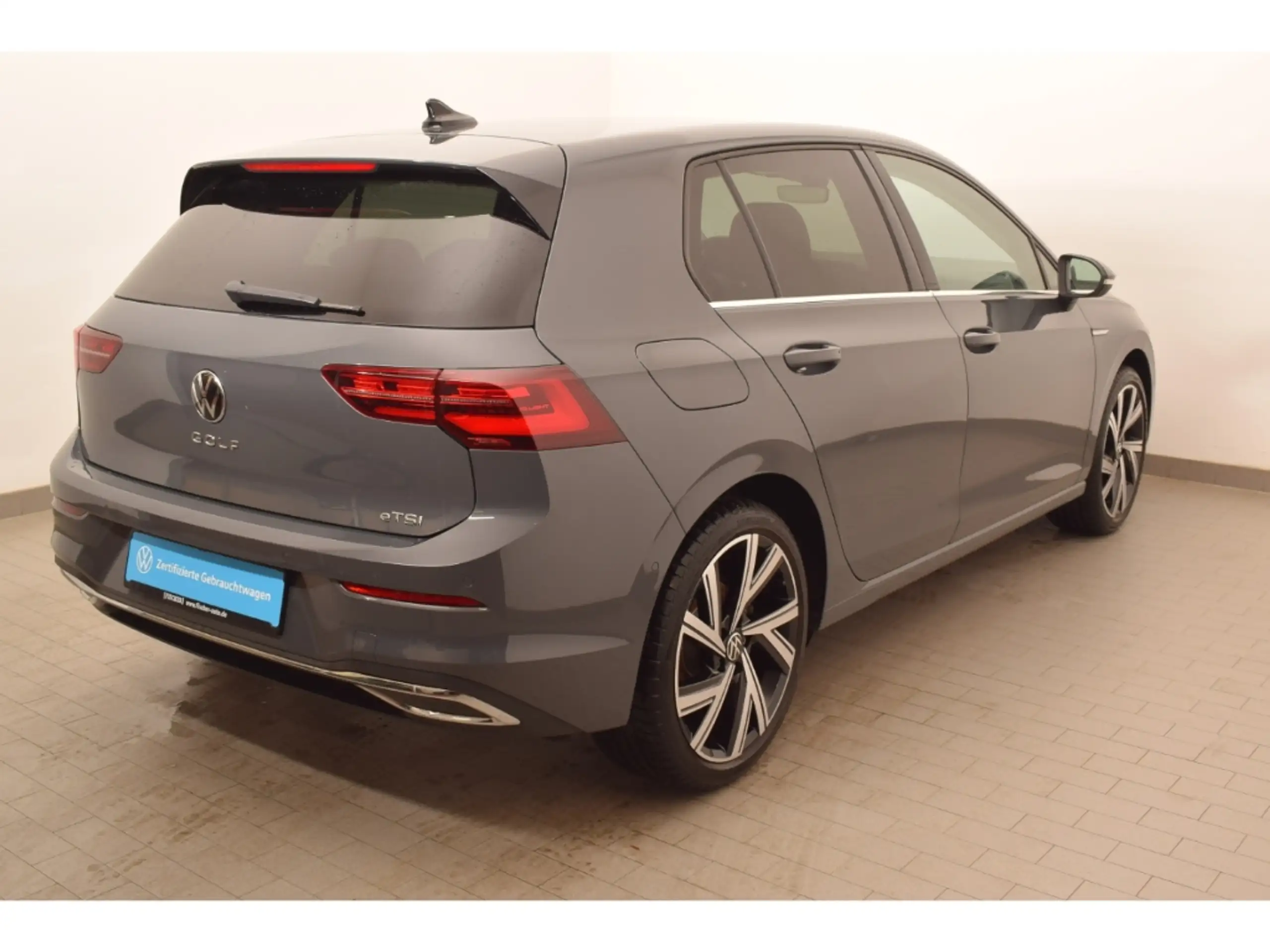 Volkswagen - Golf