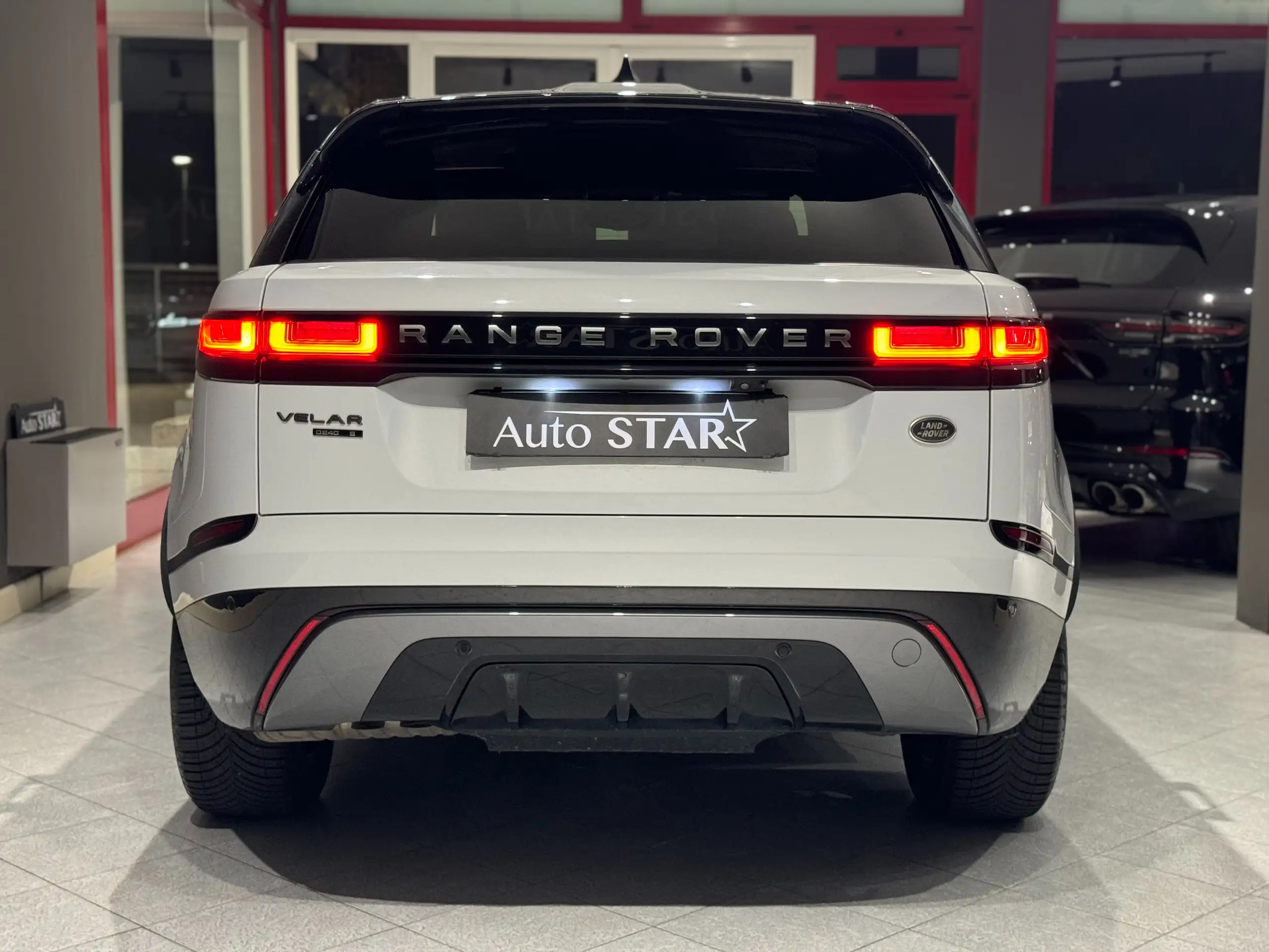 Land Rover - Range Rover Velar