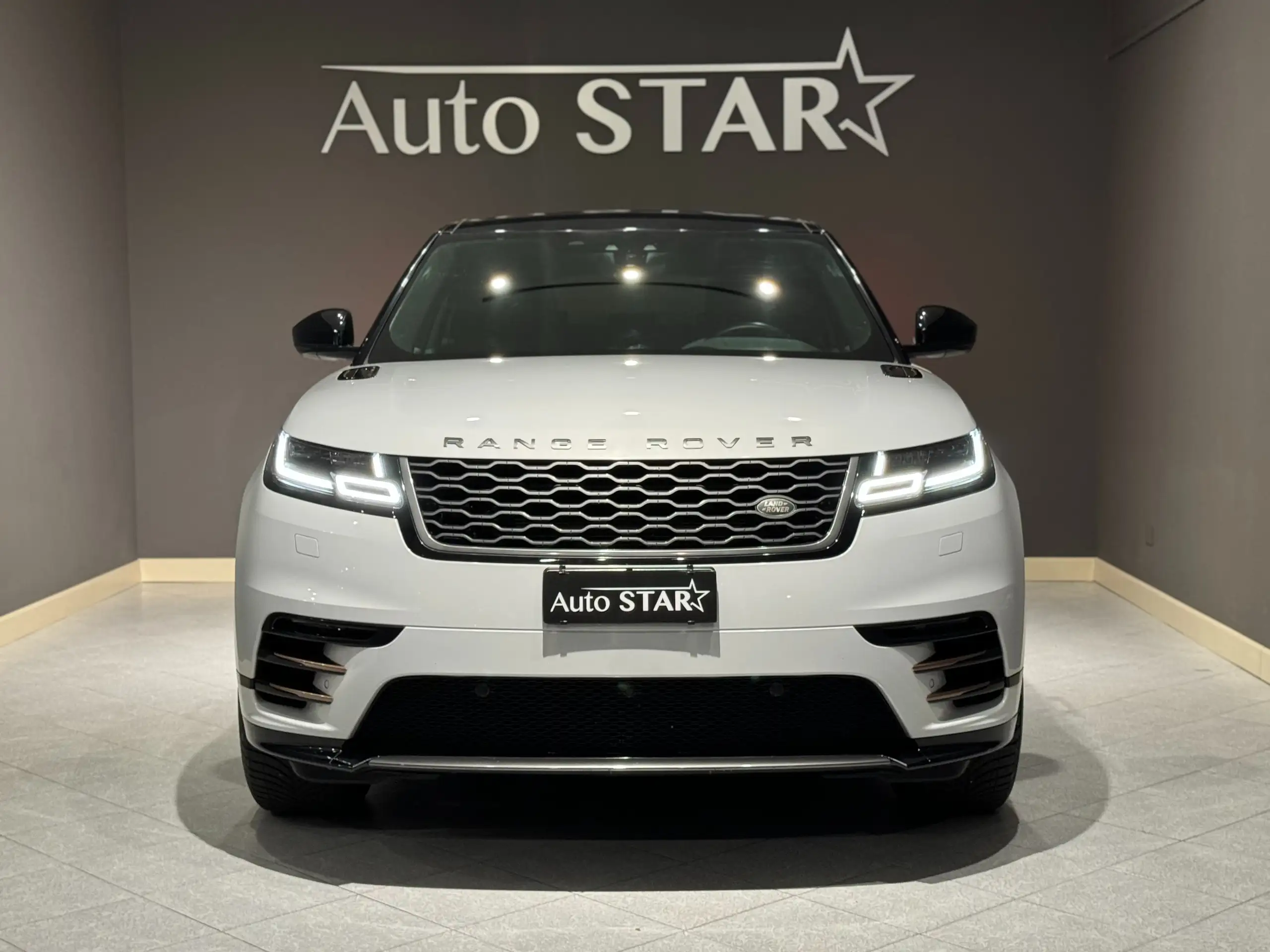 Land Rover - Range Rover Velar