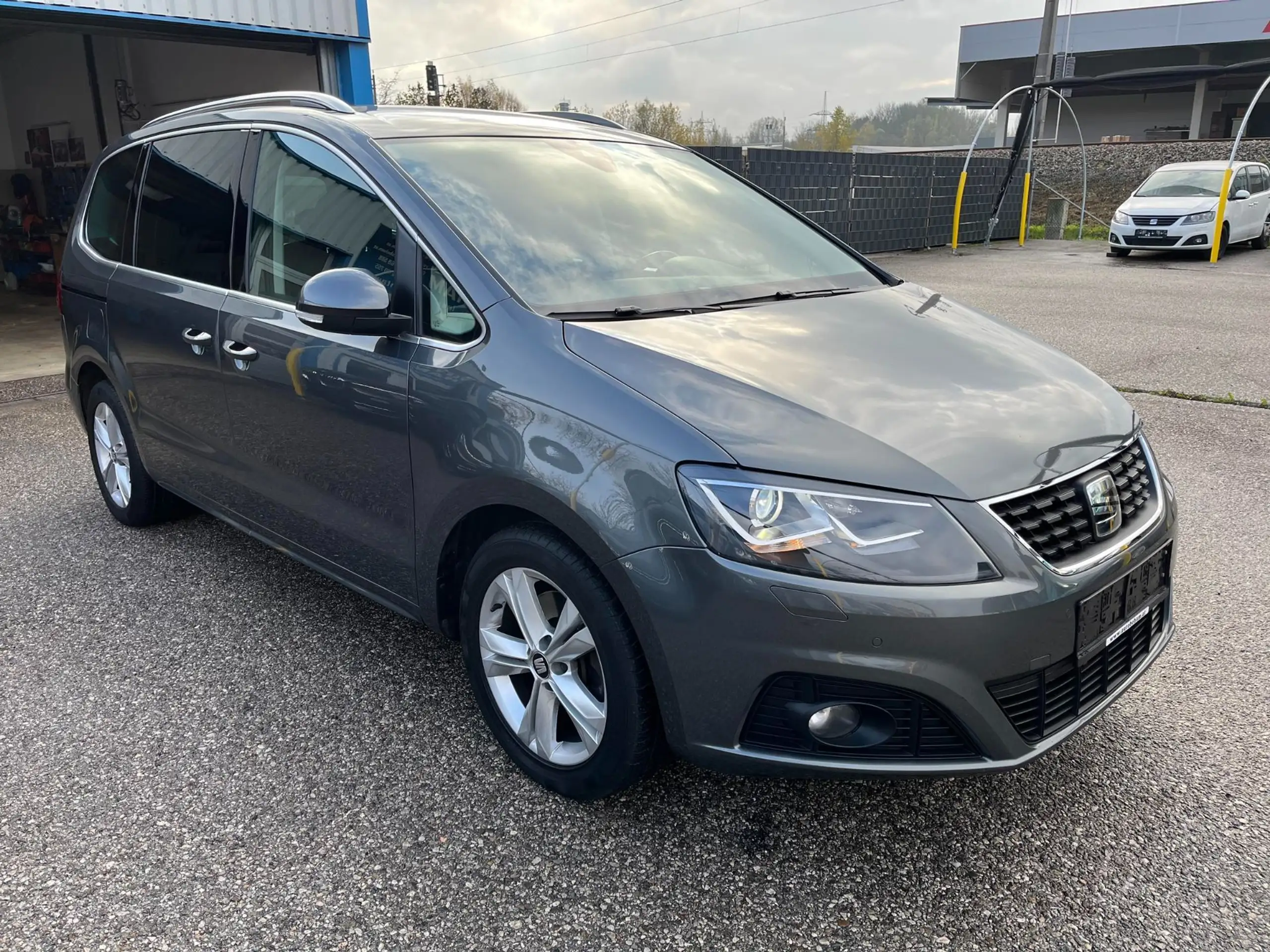 SEAT - Alhambra