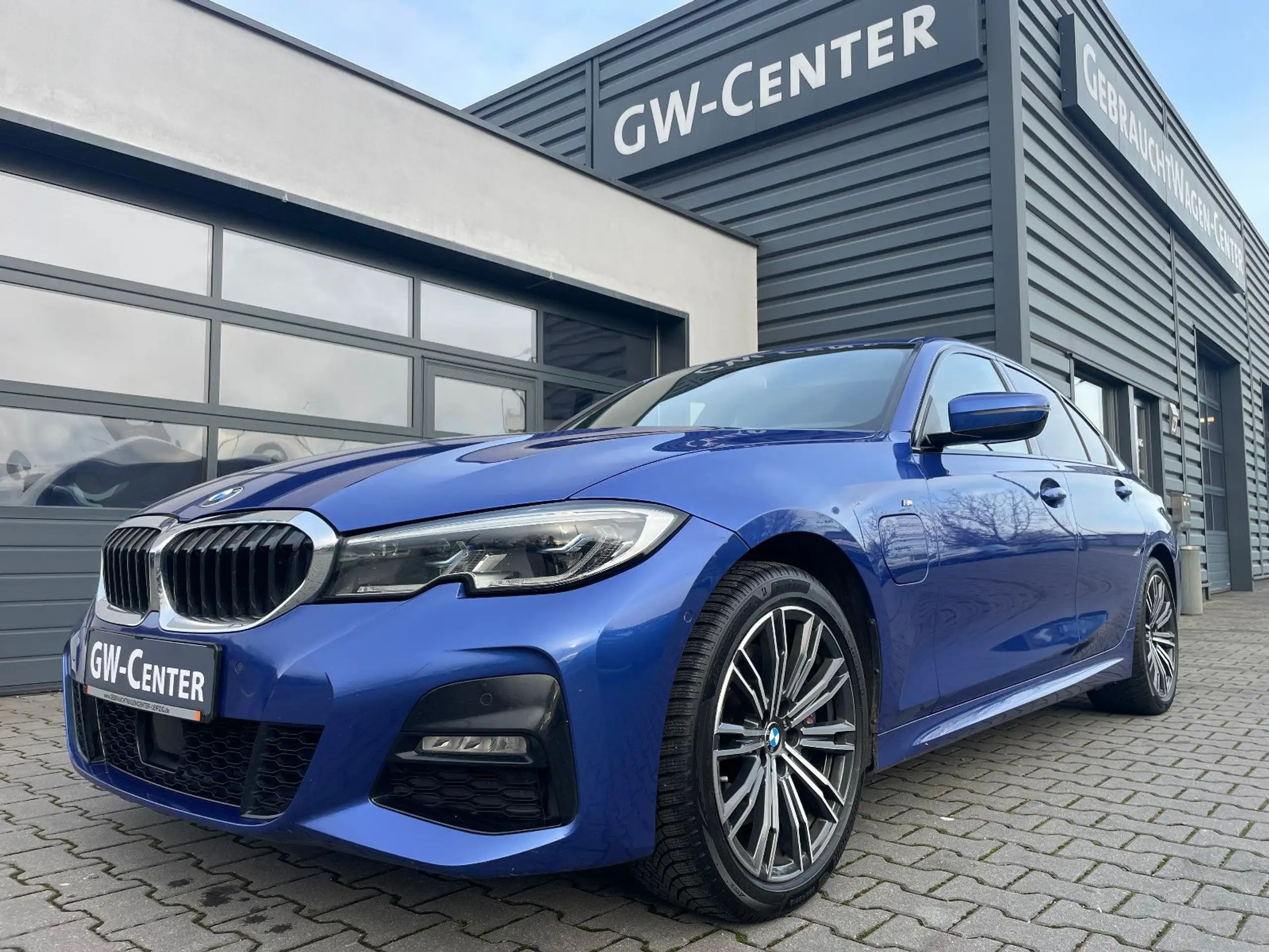 BMW 330 2019