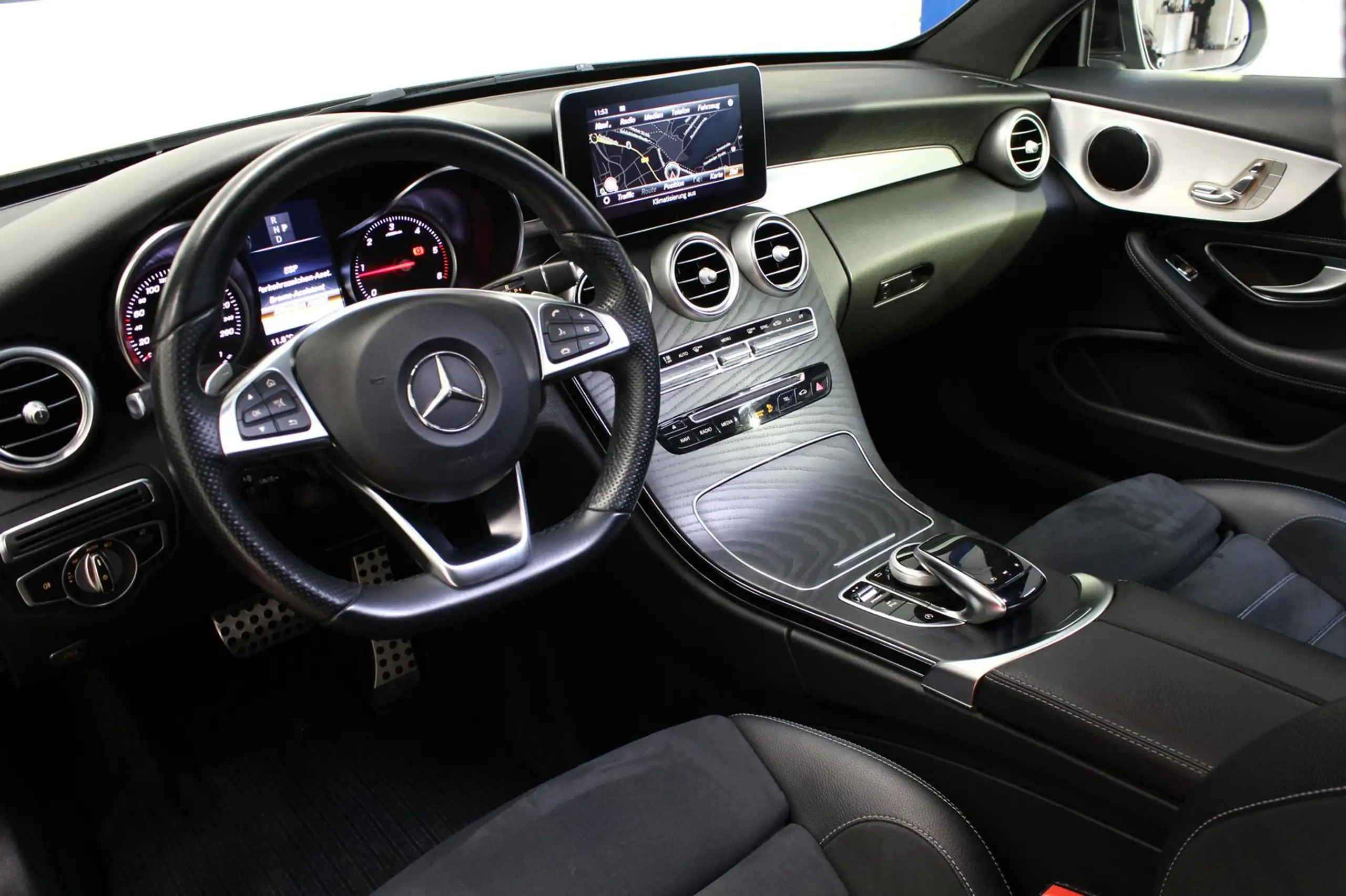 Mercedes-Benz - C 220