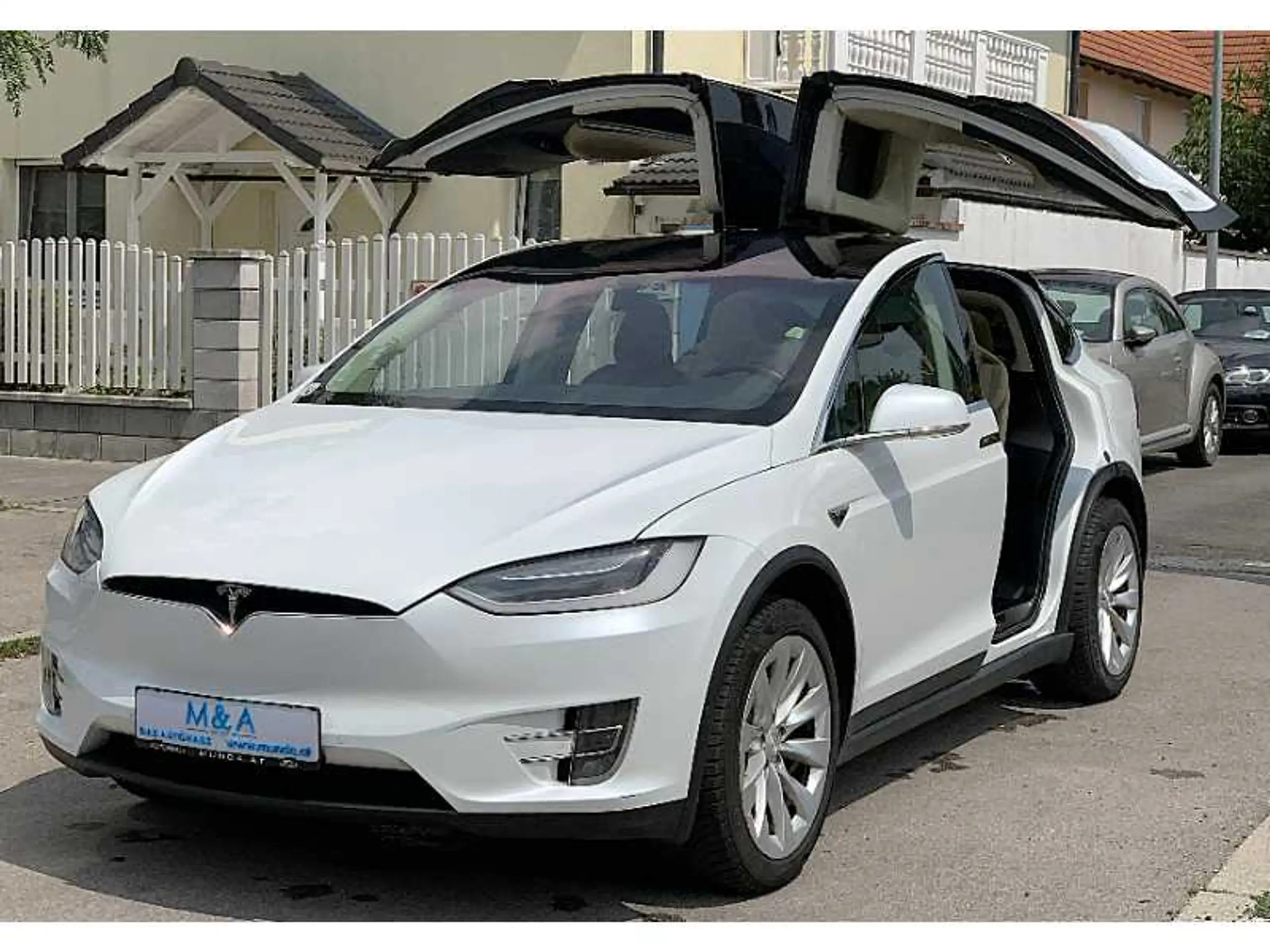 Tesla - Model X