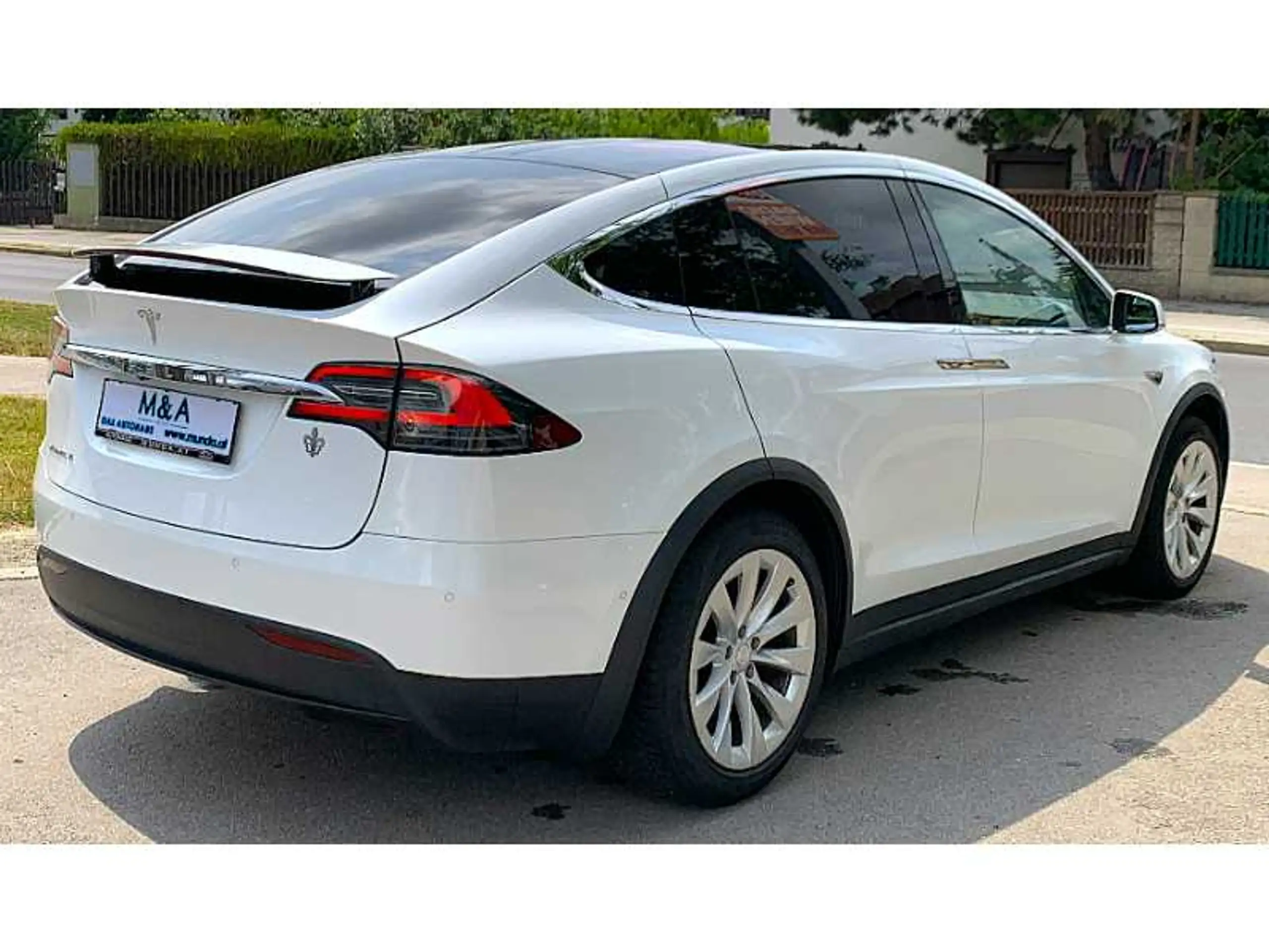 Tesla - Model X