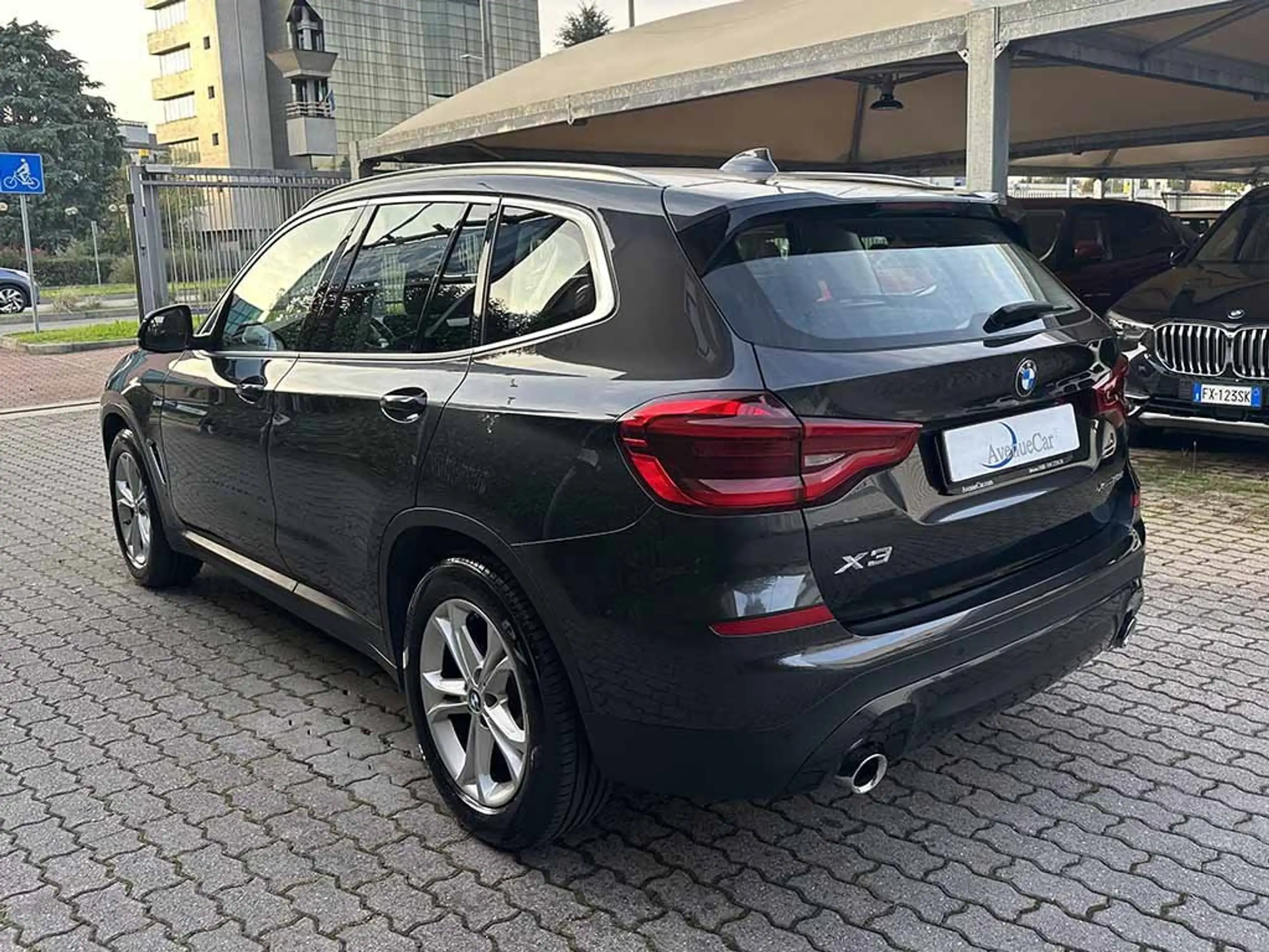 BMW - X3