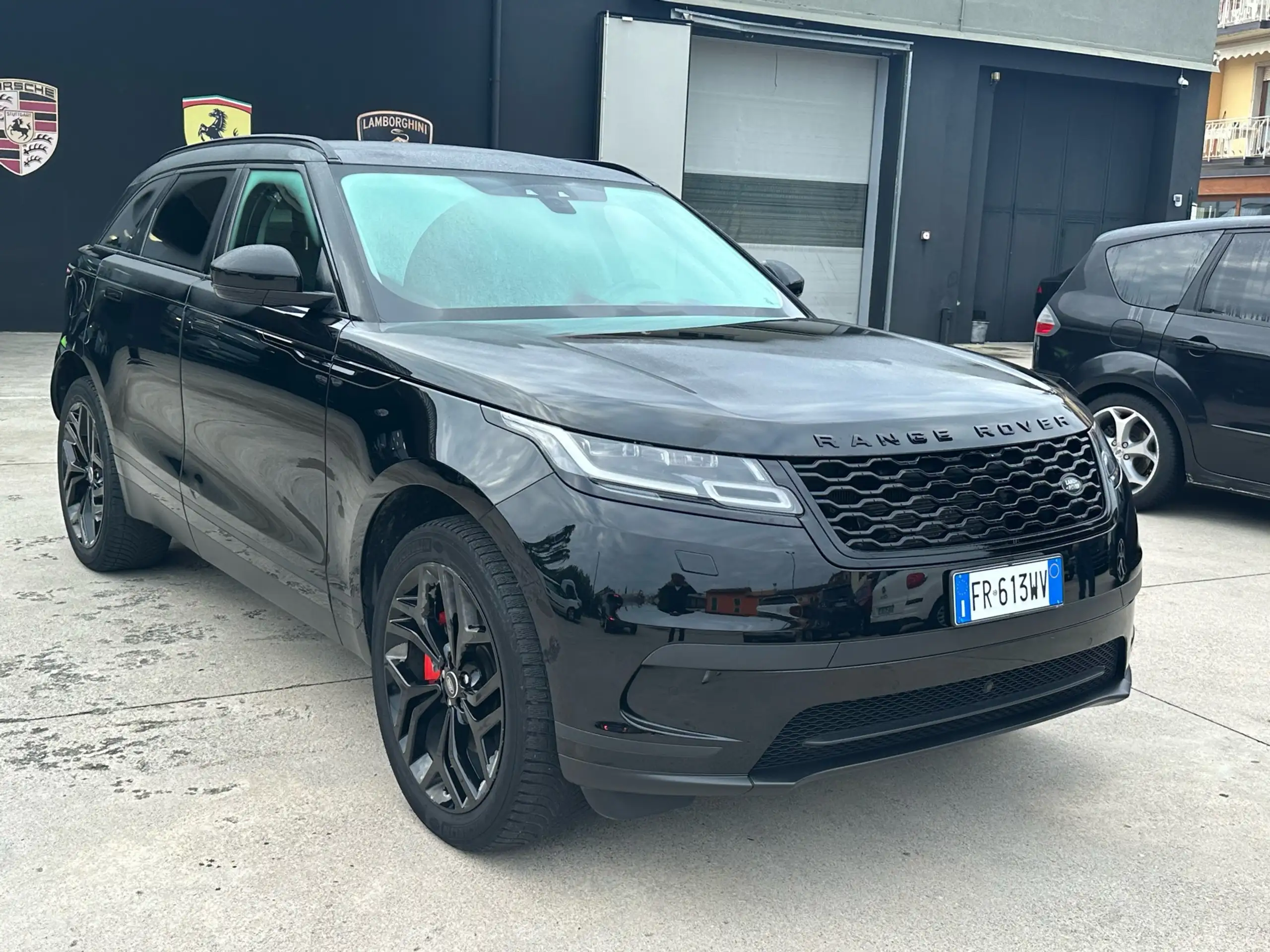 Land Rover - Range Rover Velar