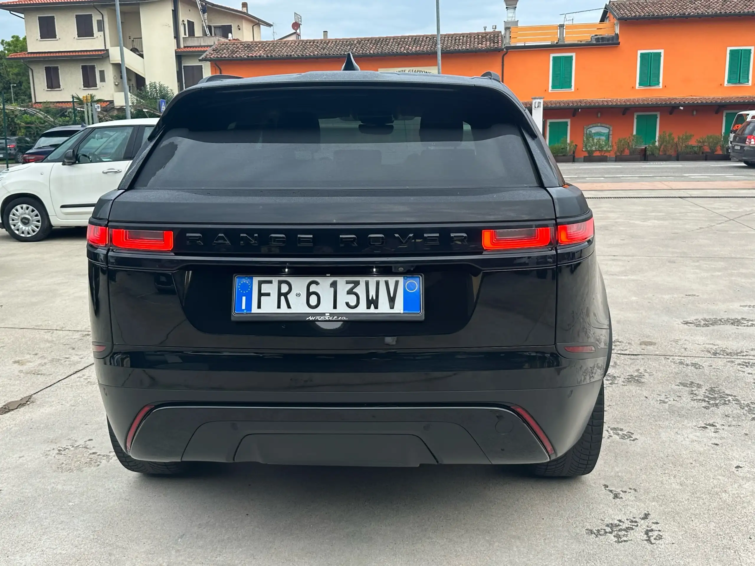 Land Rover - Range Rover Velar