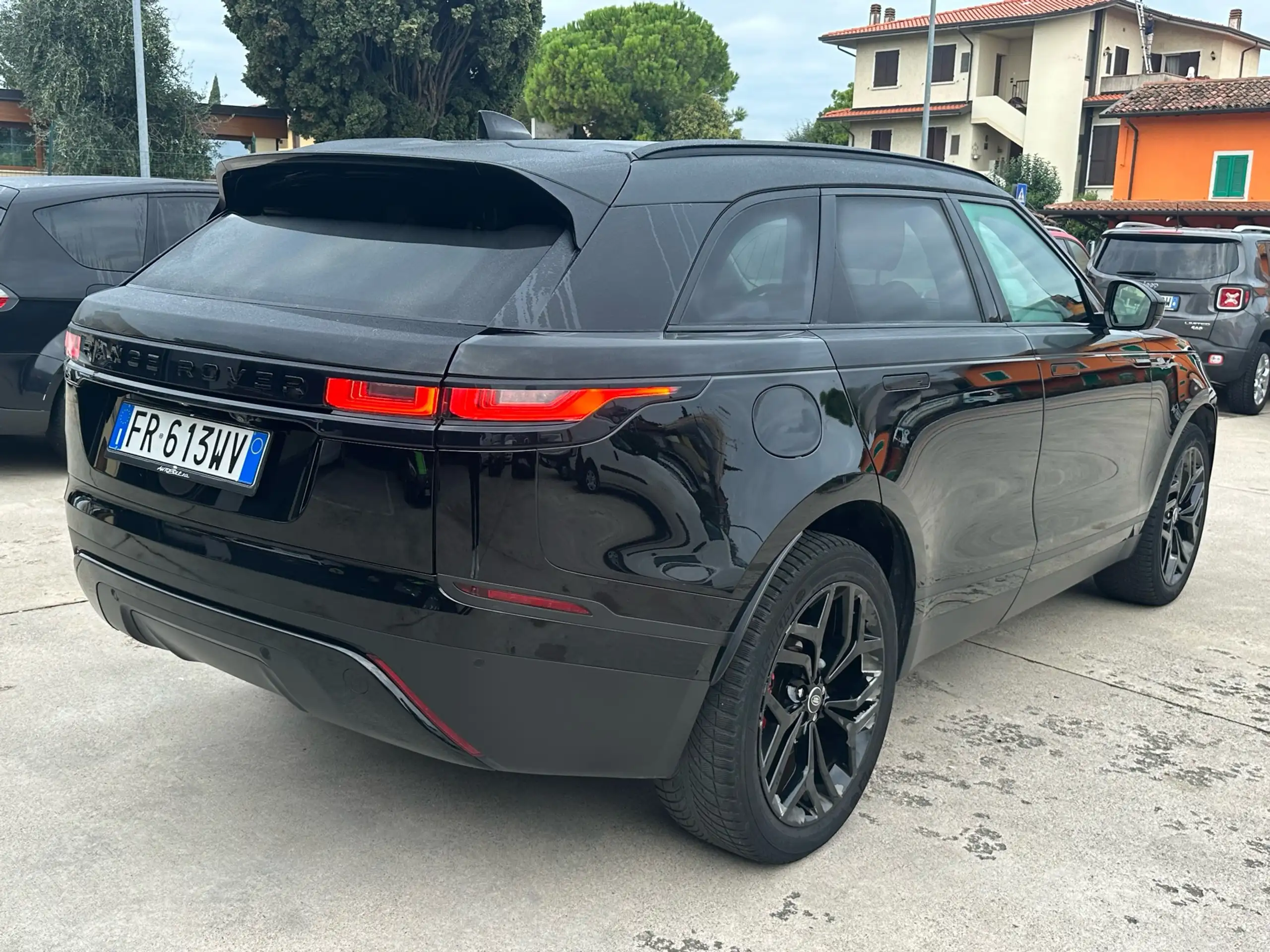 Land Rover - Range Rover Velar