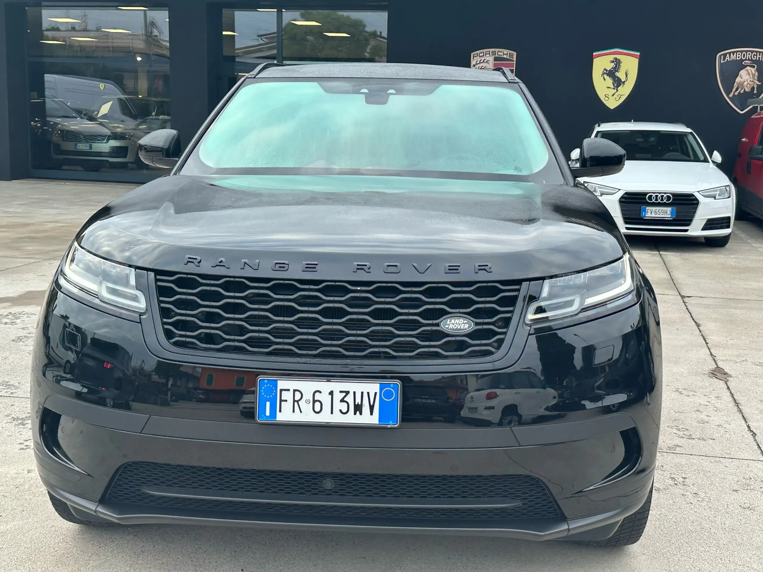 Land Rover - Range Rover Velar