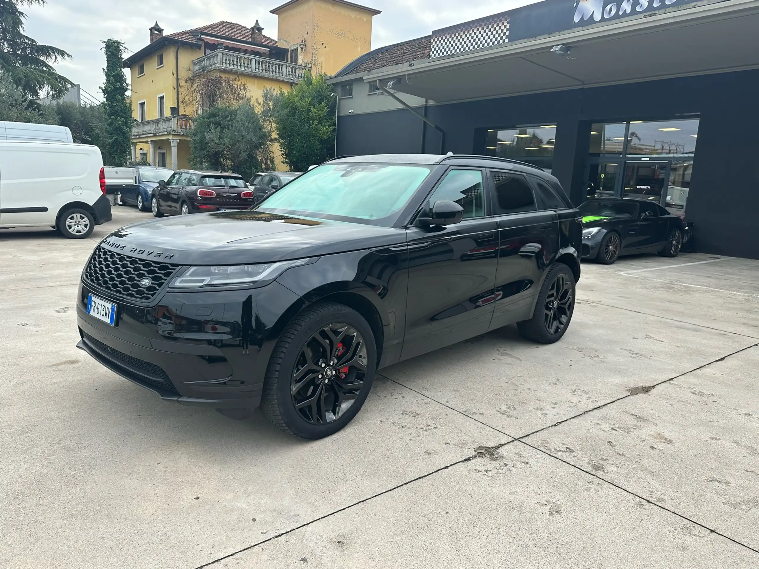 Land Rover - Range Rover Velar