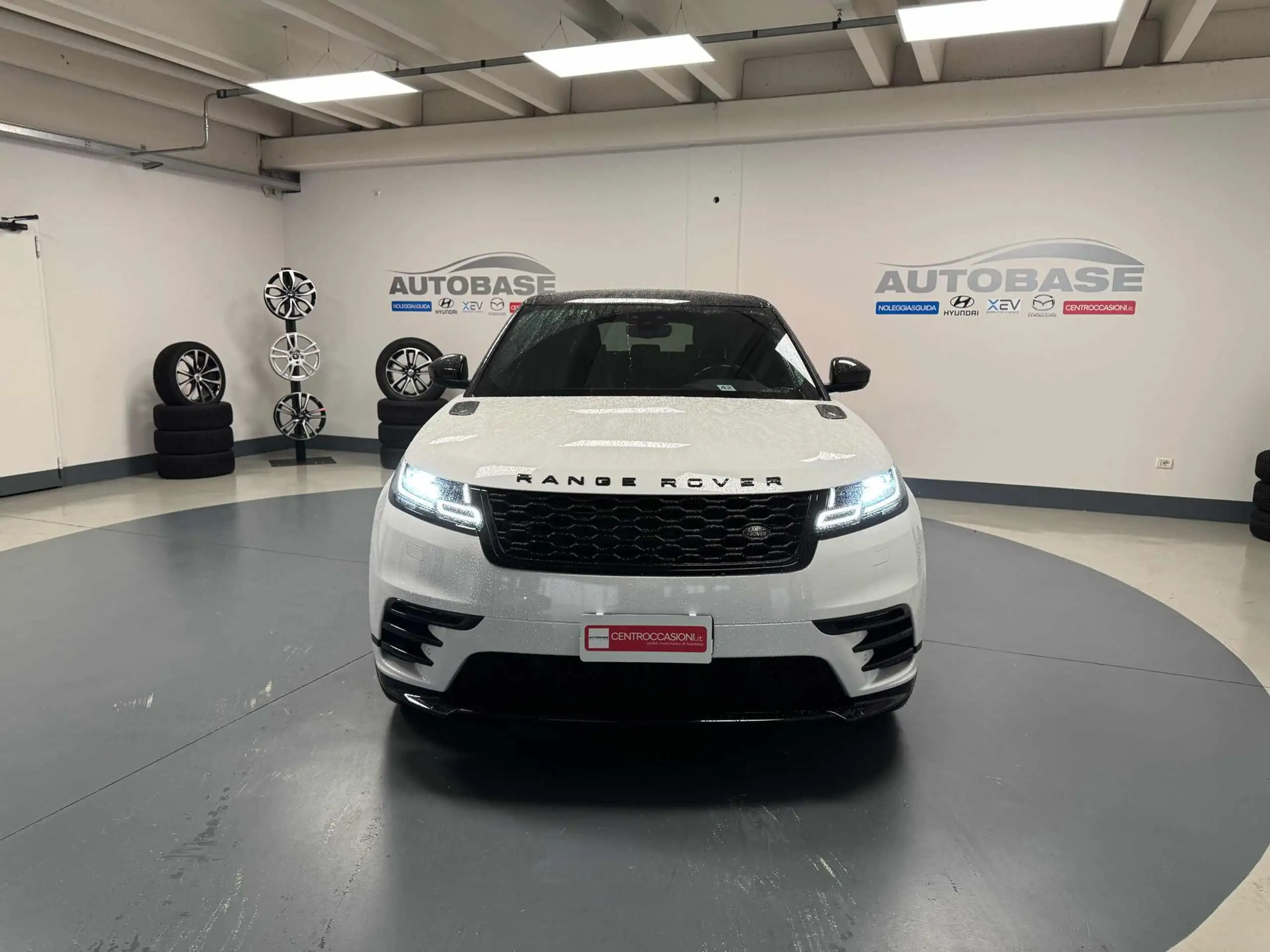 Land Rover - Range Rover Velar