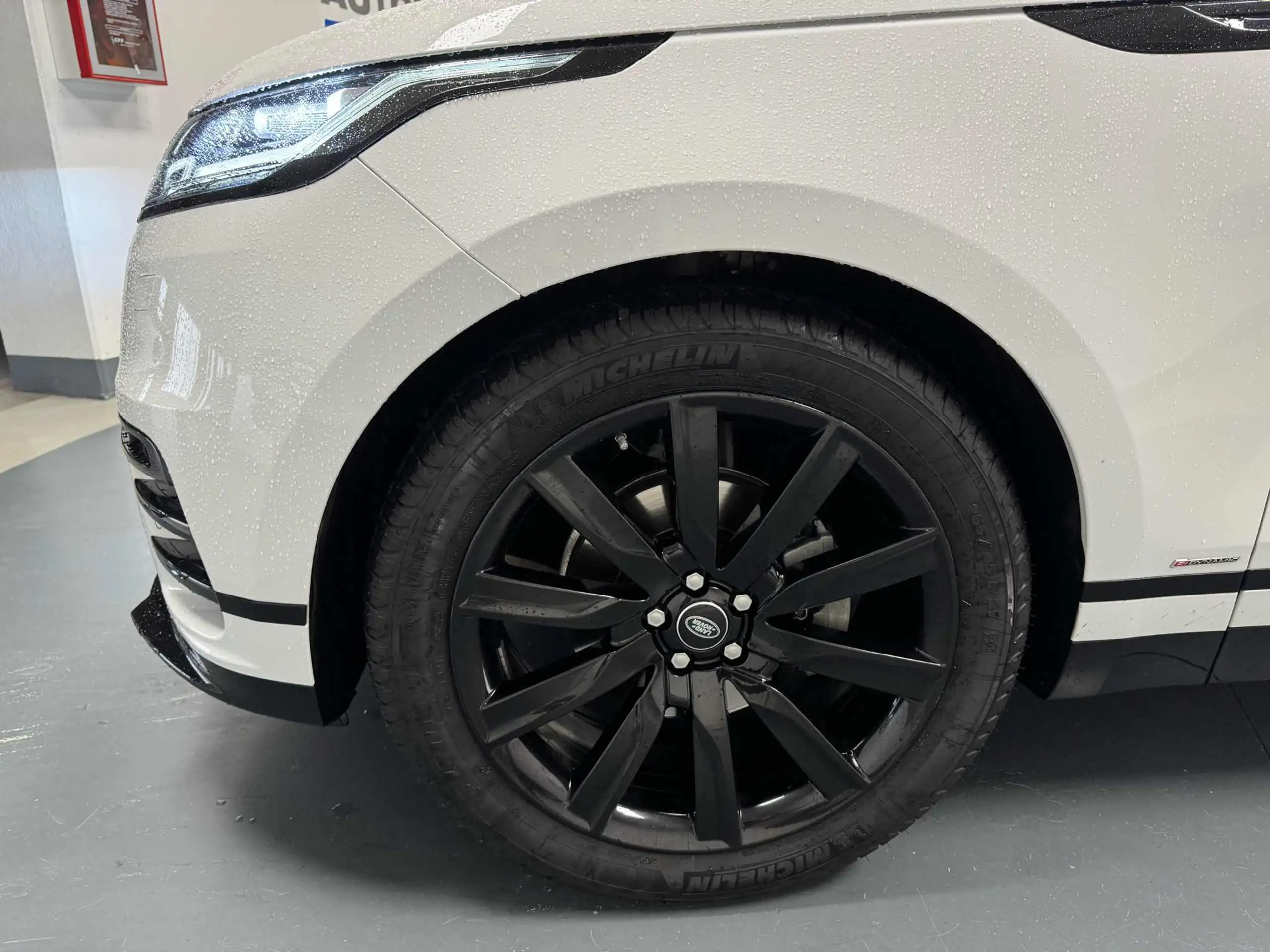 Land Rover - Range Rover Velar