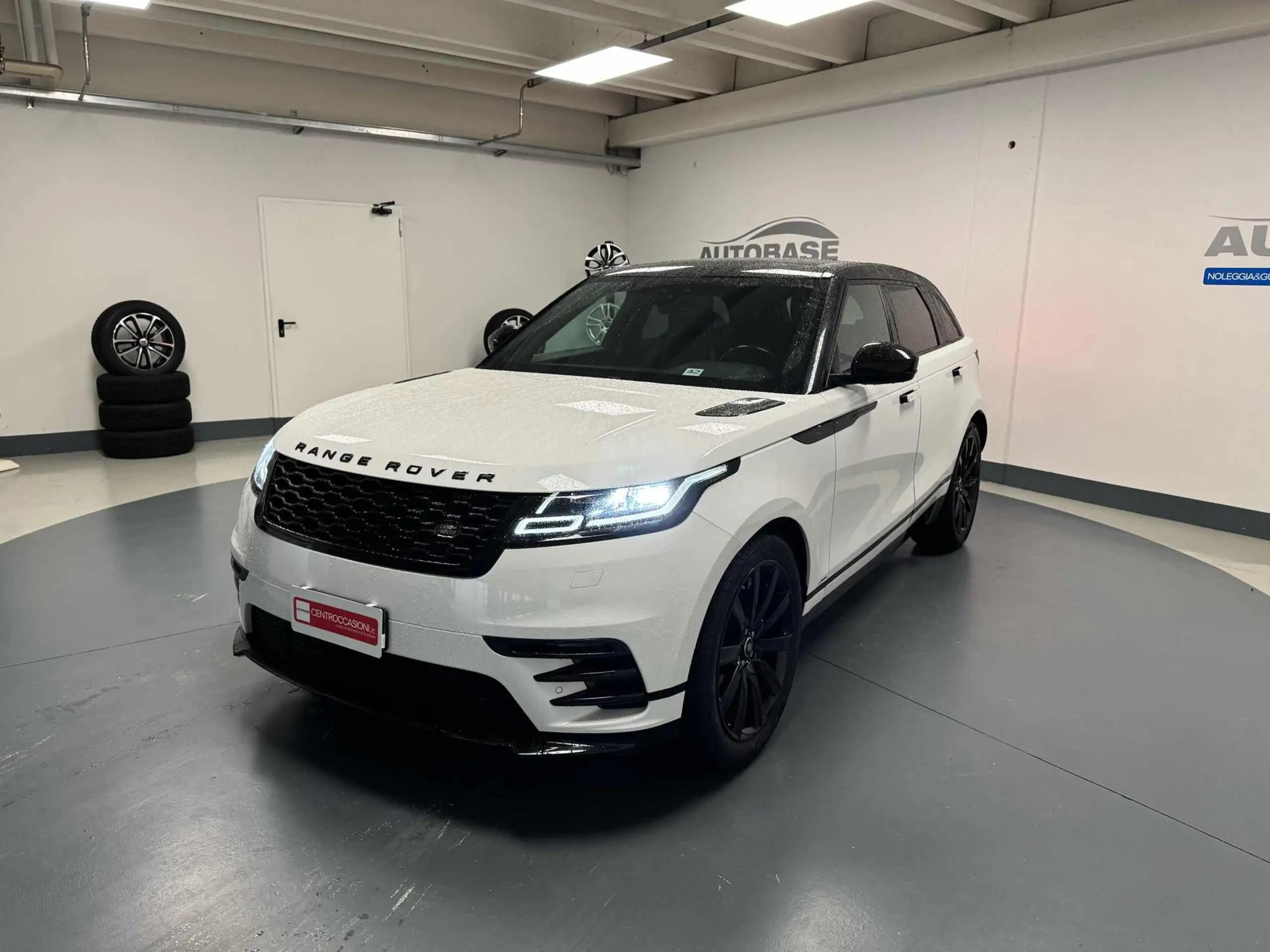 Land Rover - Range Rover Velar