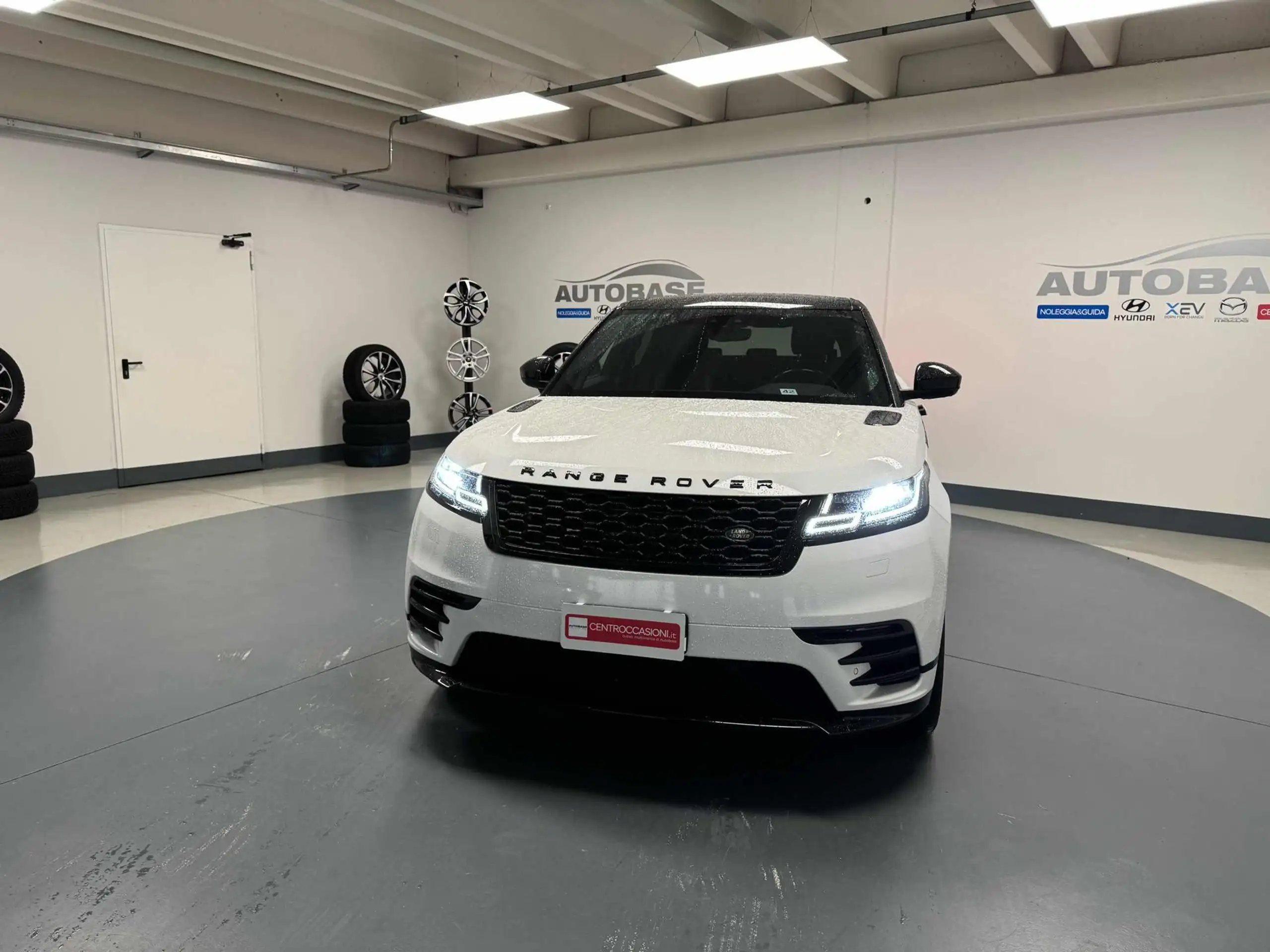 Land Rover - Range Rover Velar