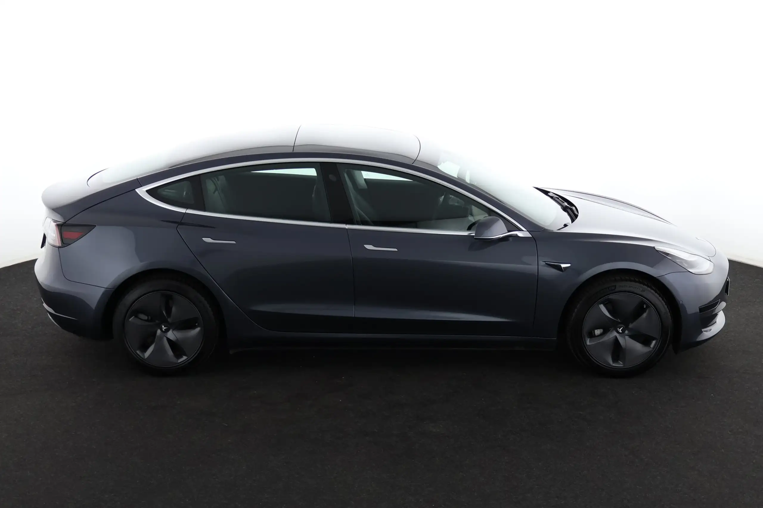 Tesla - Model 3