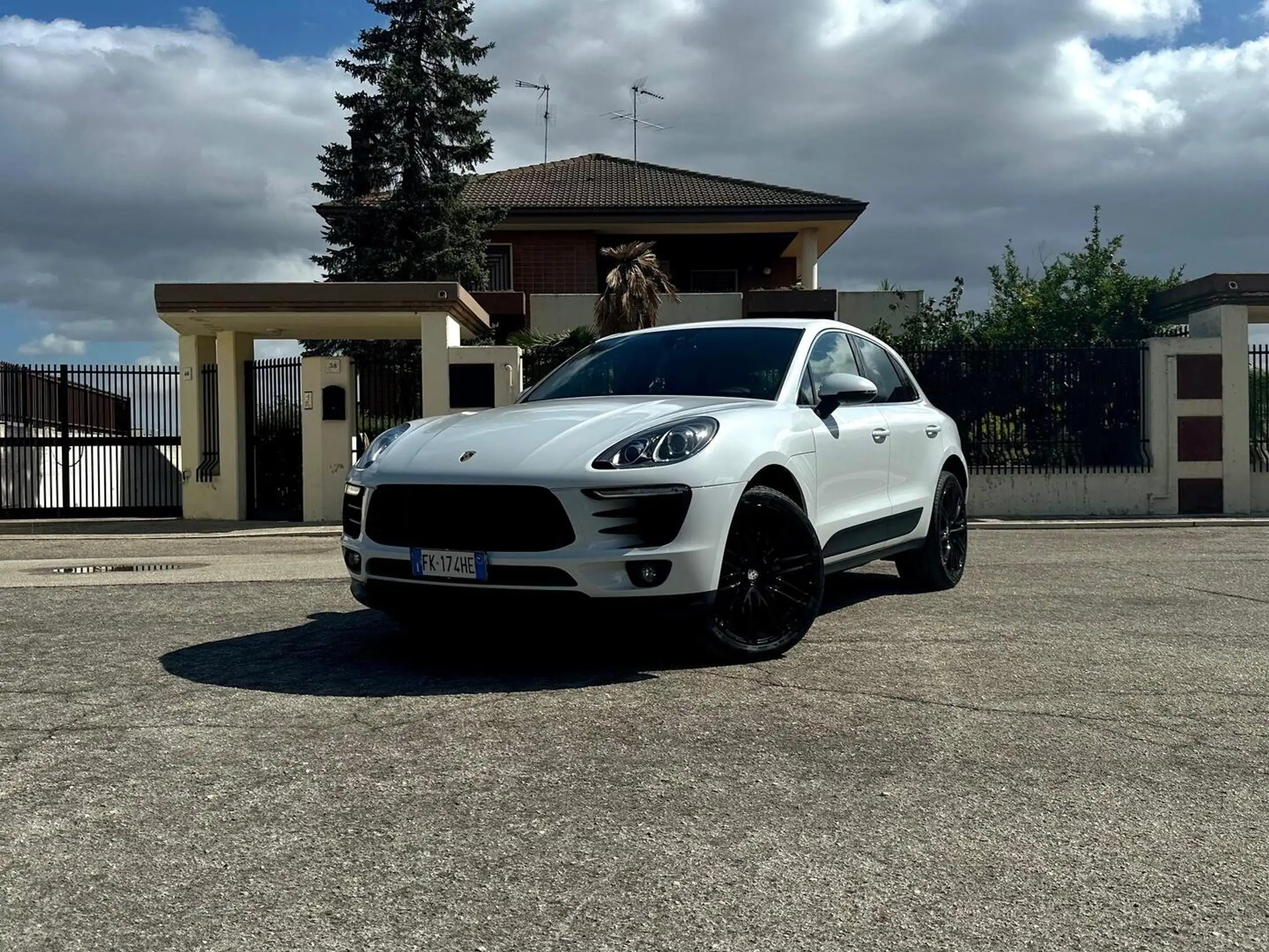 Porsche - Macan