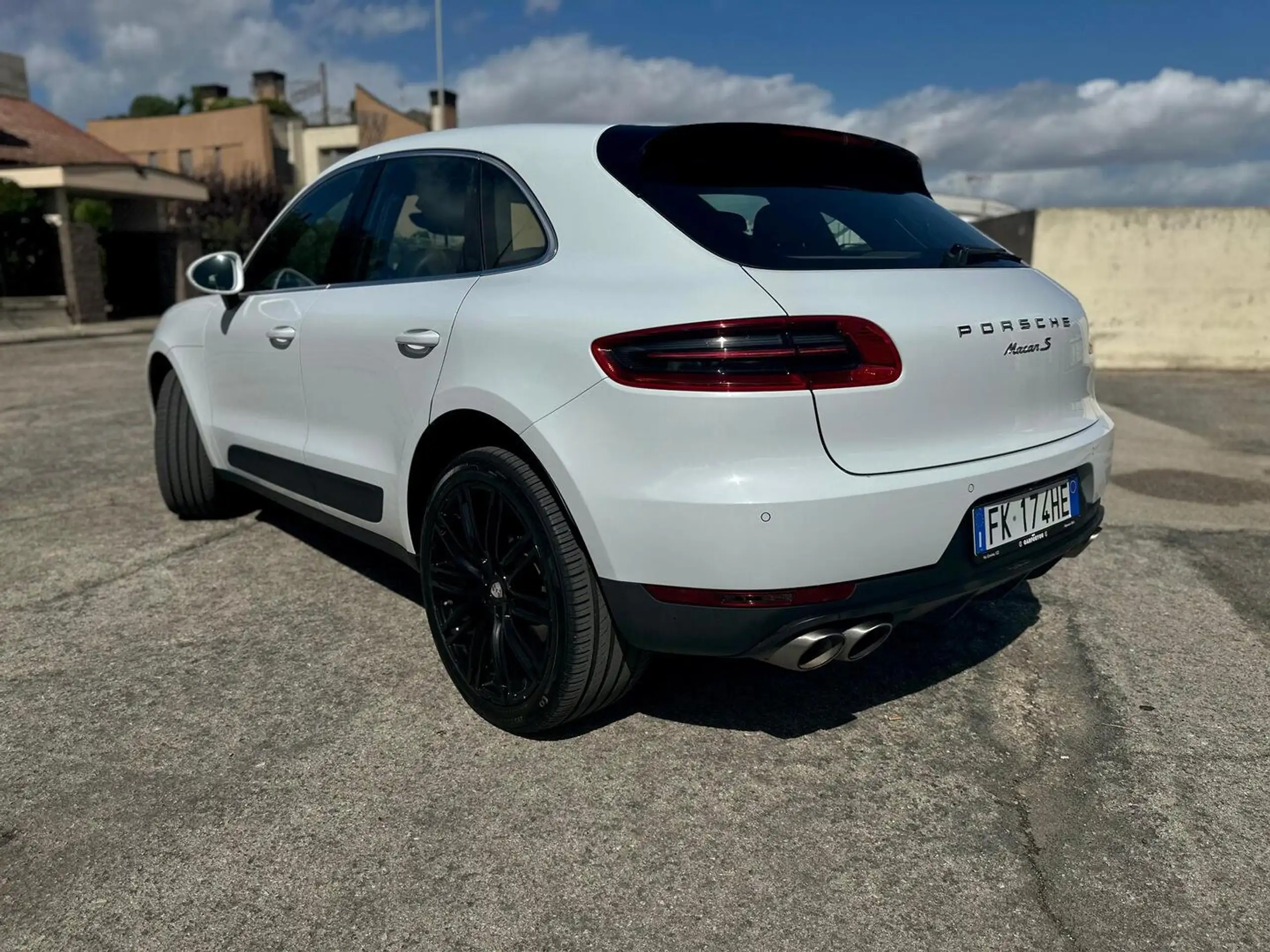 Porsche - Macan