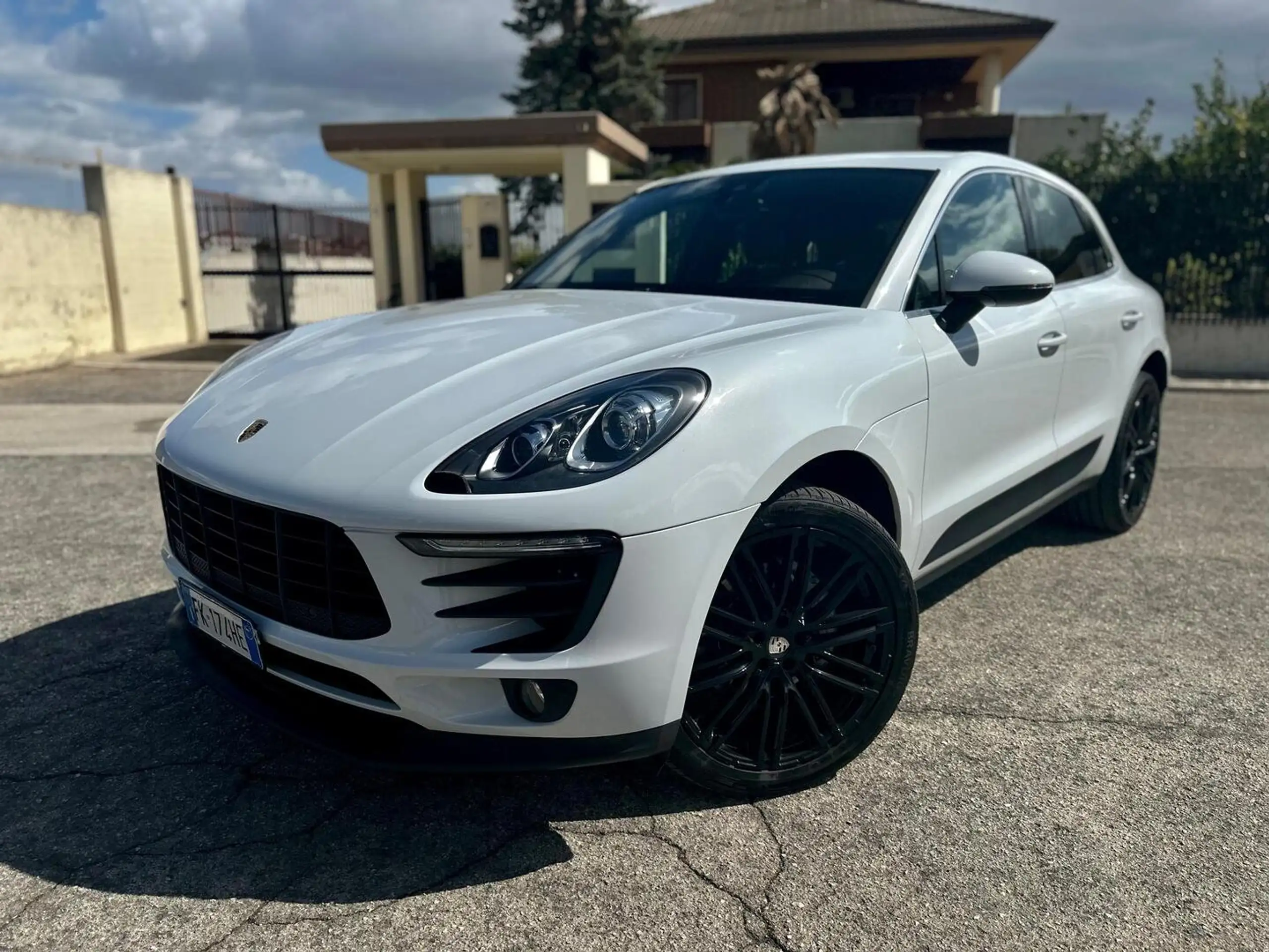 Porsche - Macan