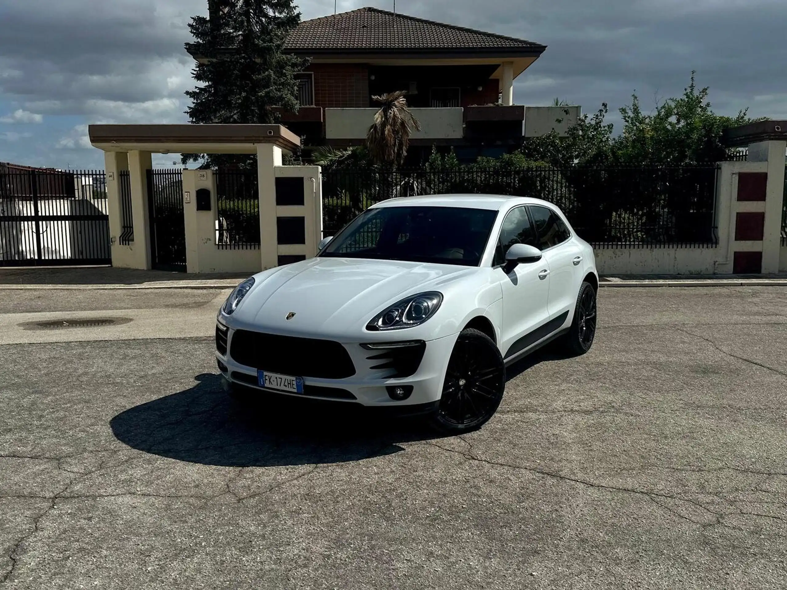 Porsche - Macan