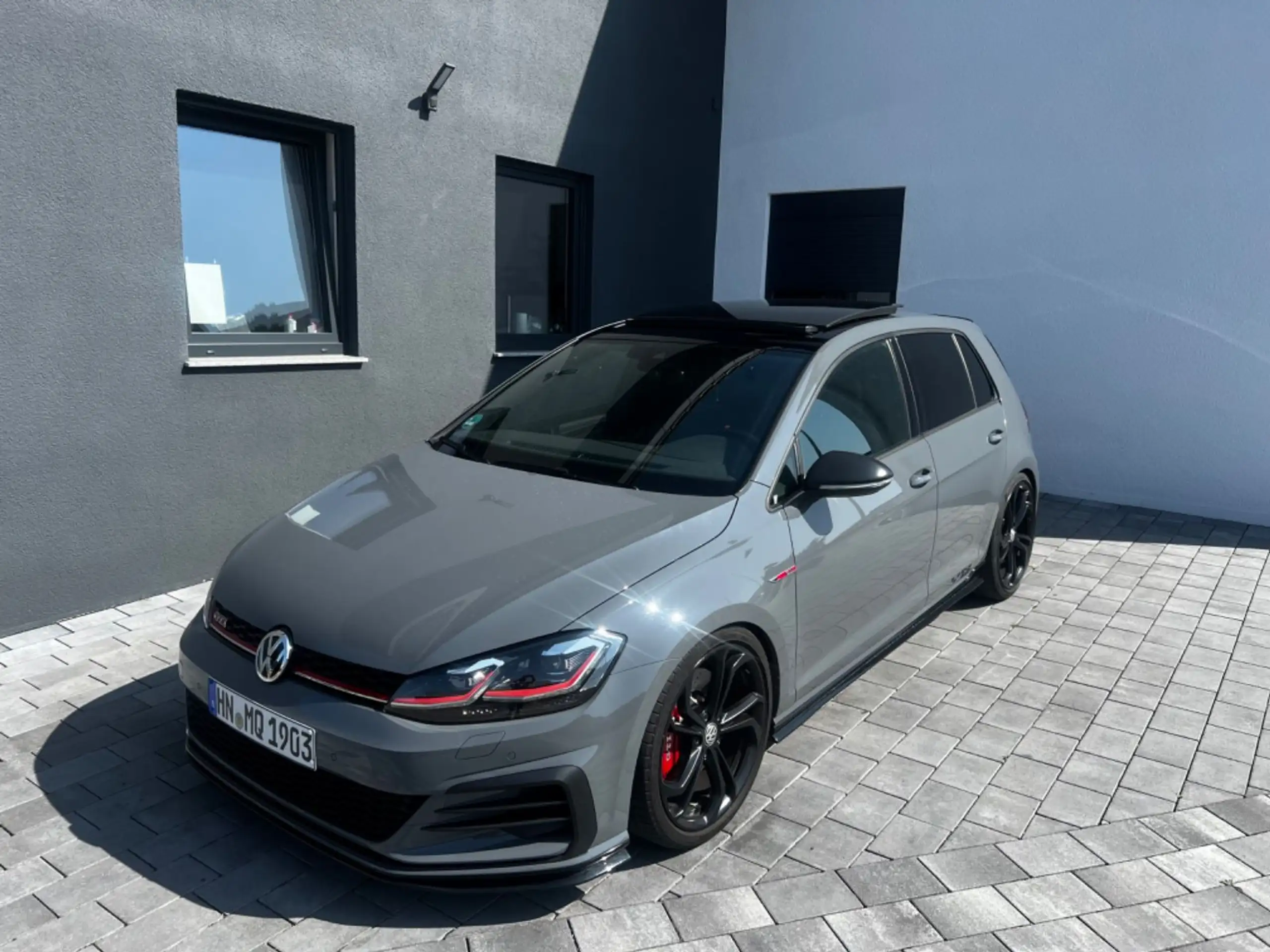 Volkswagen - Golf