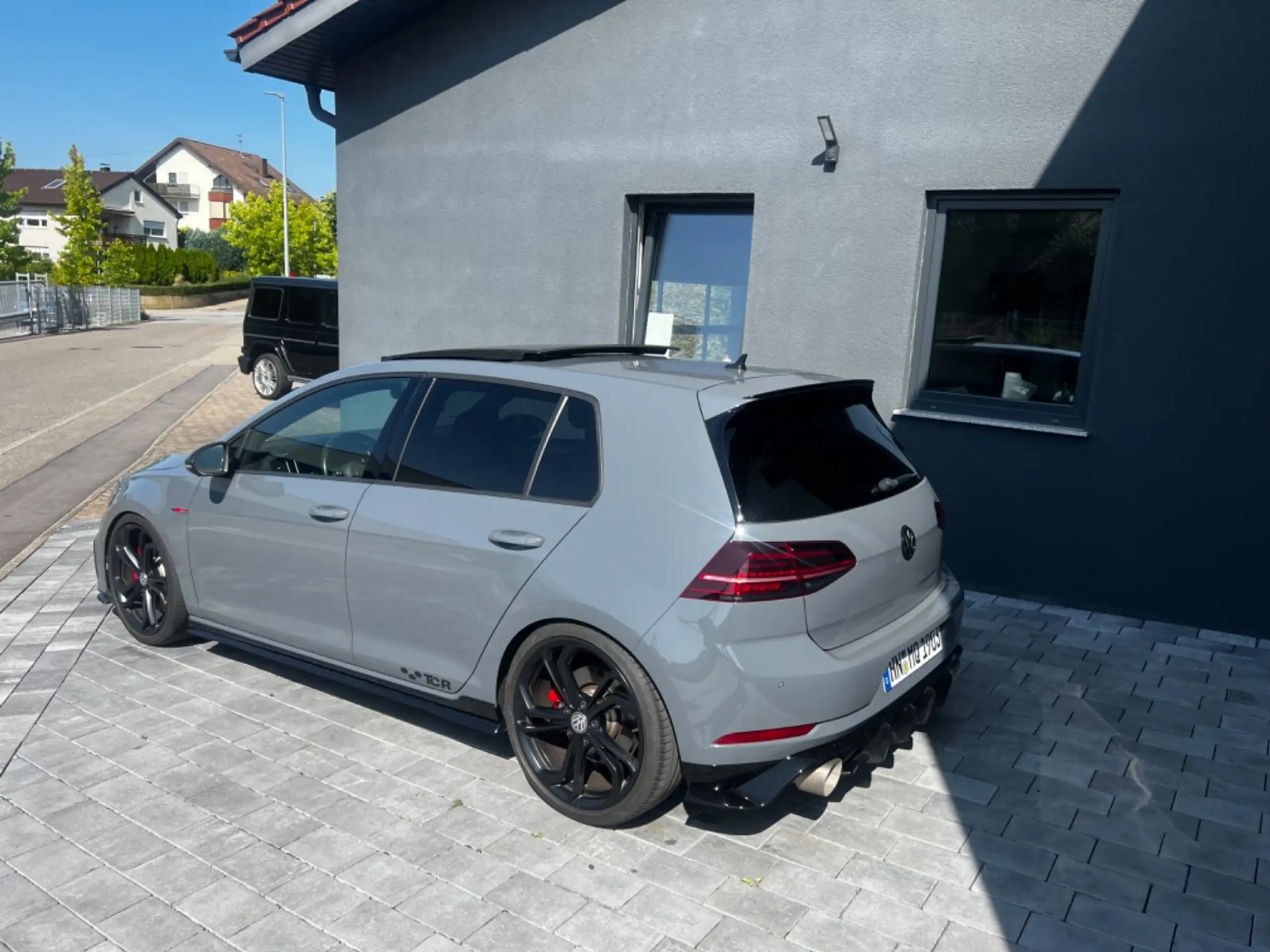 Volkswagen - Golf