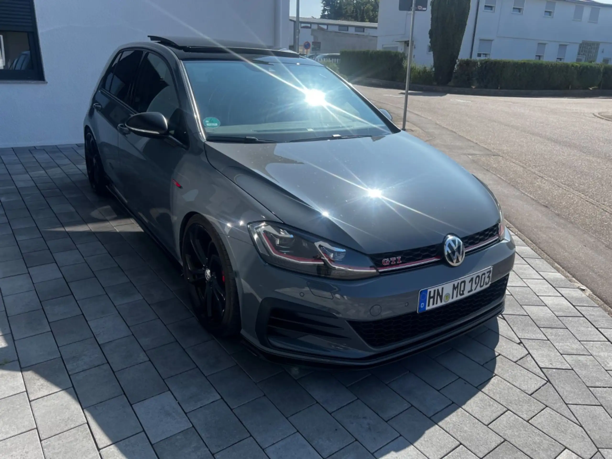 Volkswagen - Golf