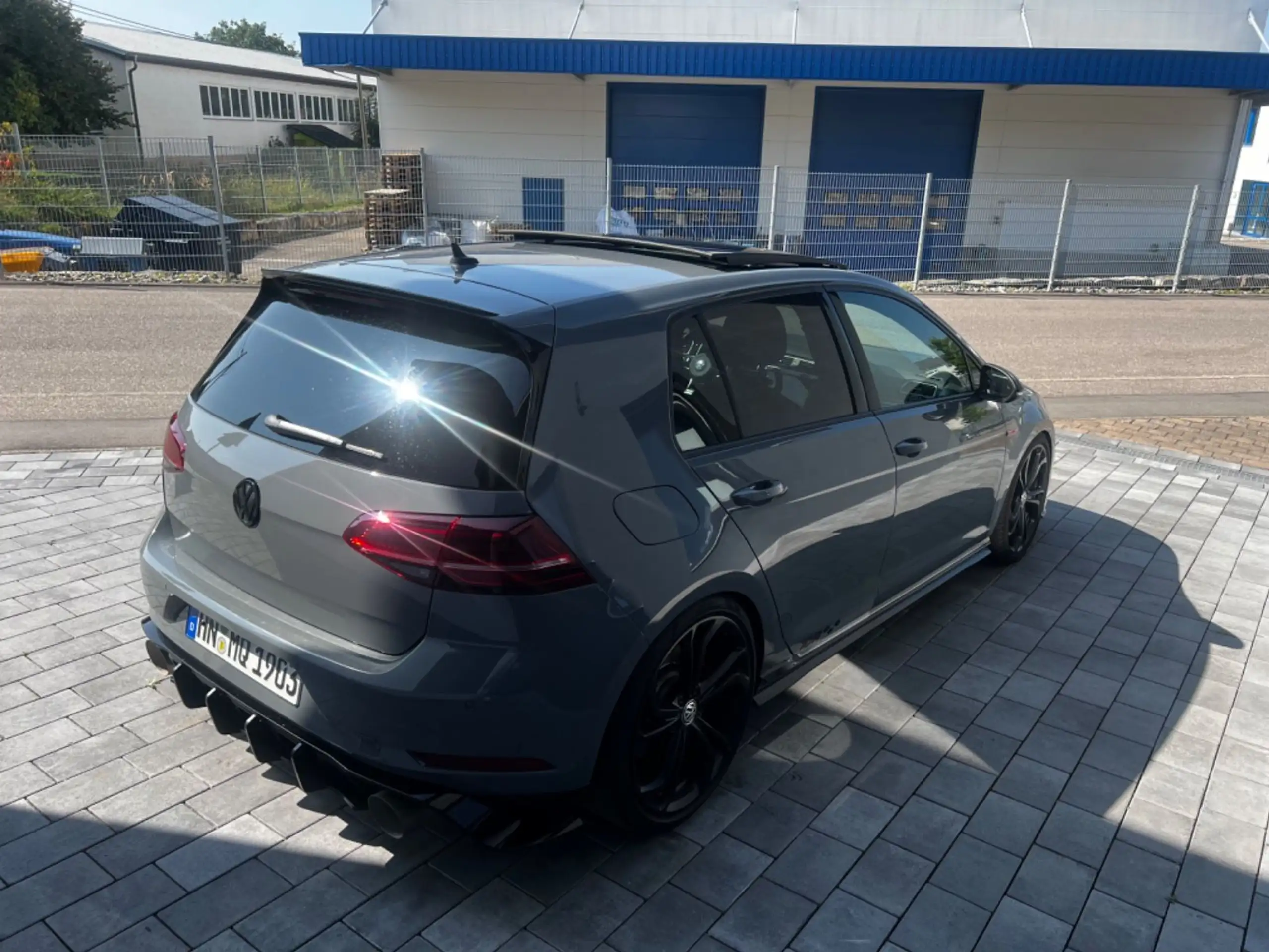 Volkswagen - Golf