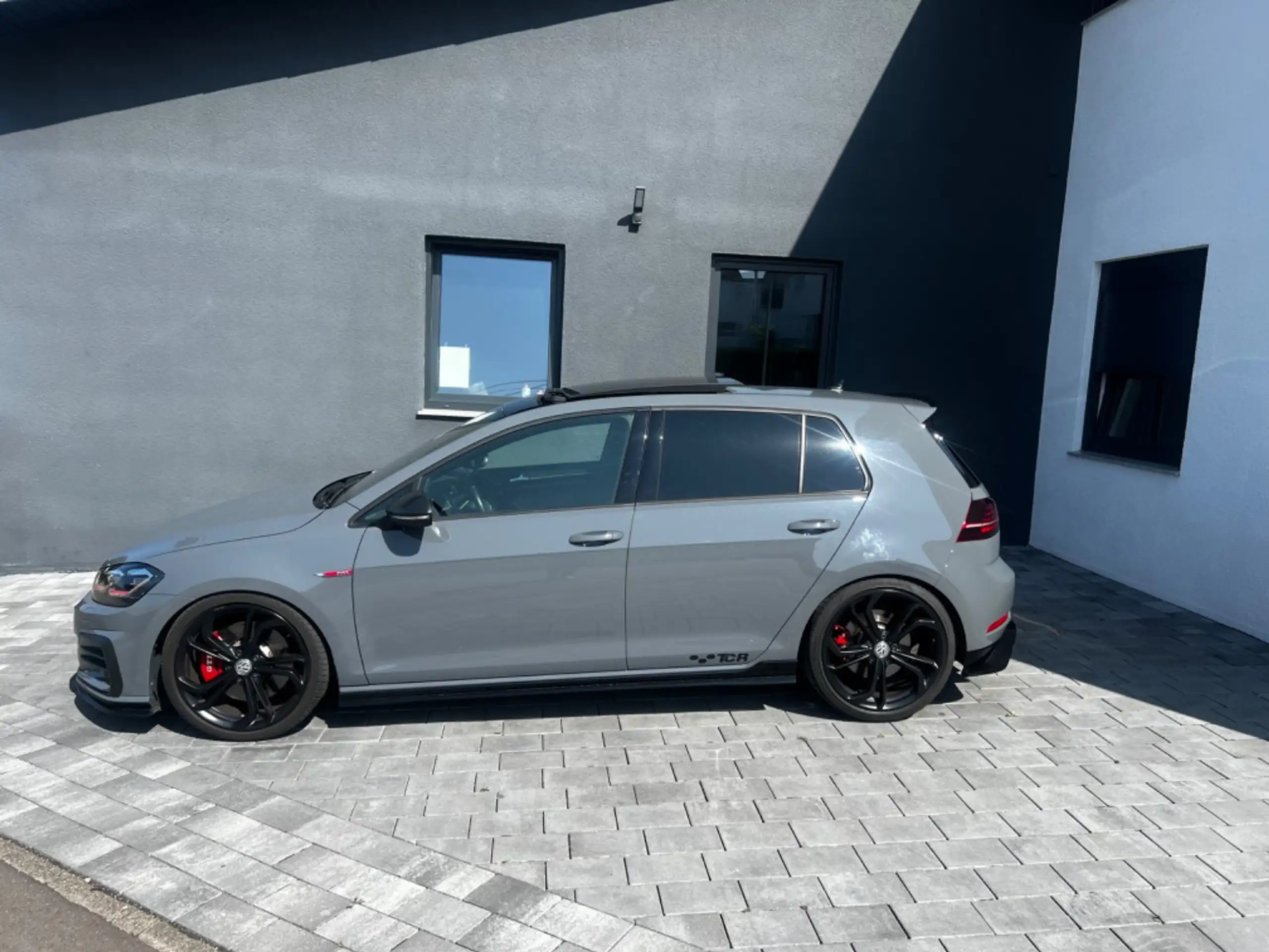 Volkswagen - Golf