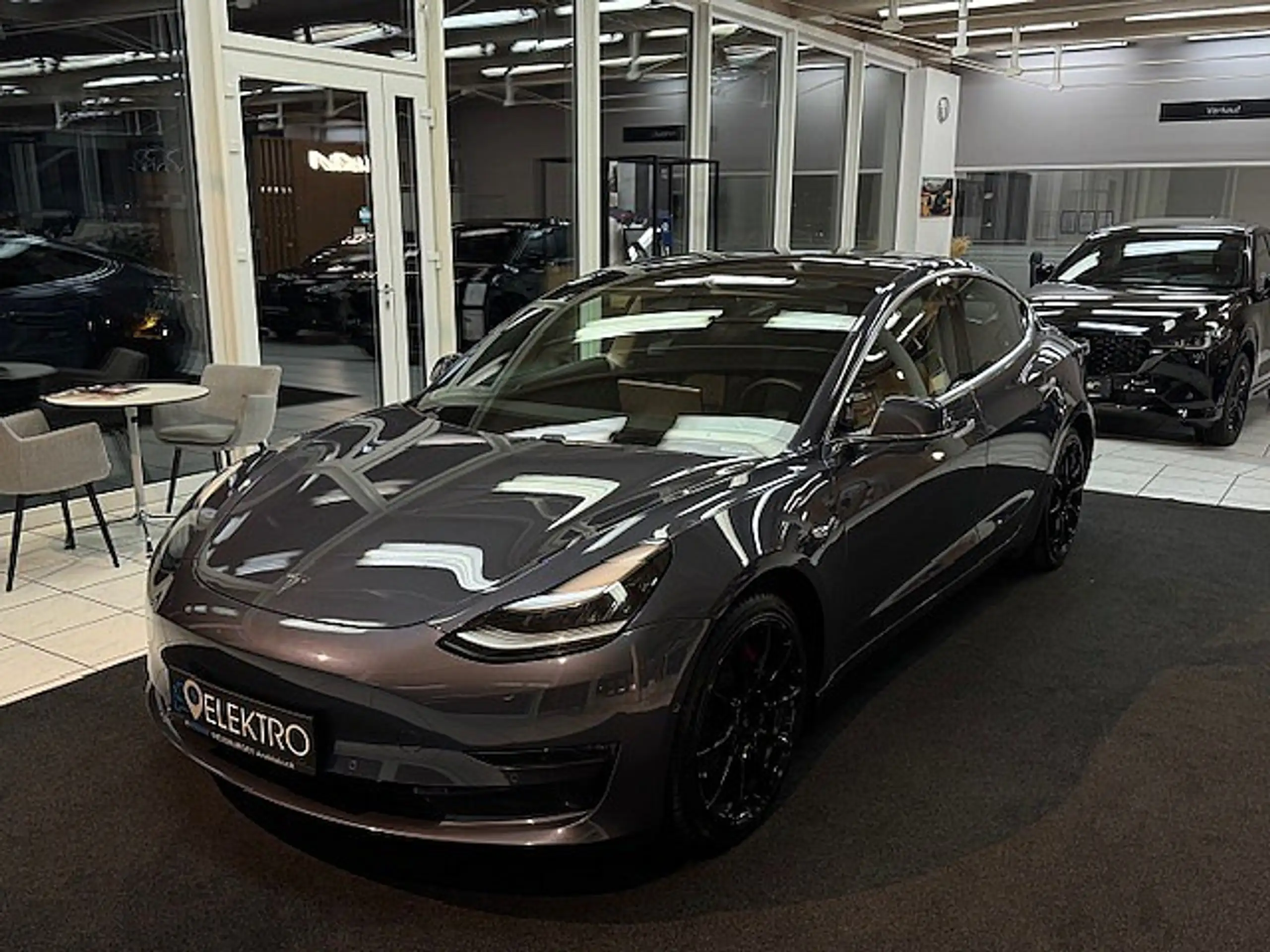 Tesla - Model 3