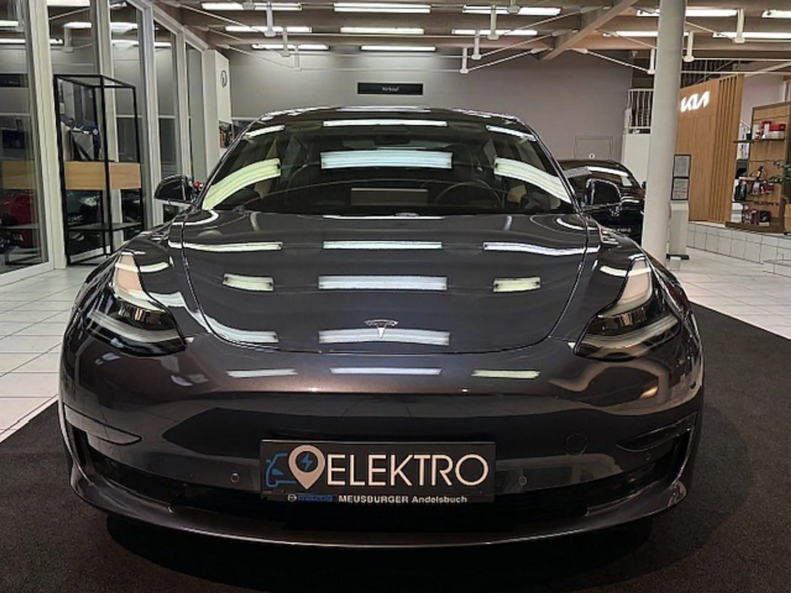 Tesla - Model 3